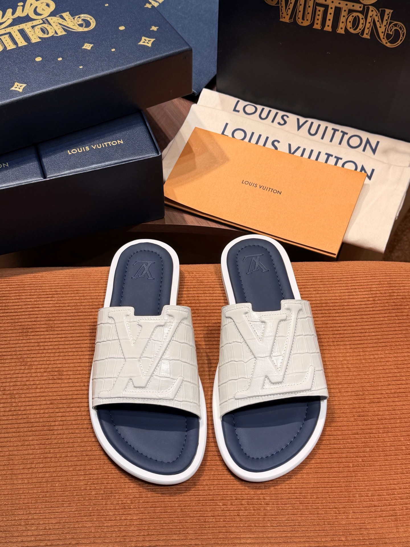 LV Style Blue Leather Tote Bag Lookbook Reference image 1