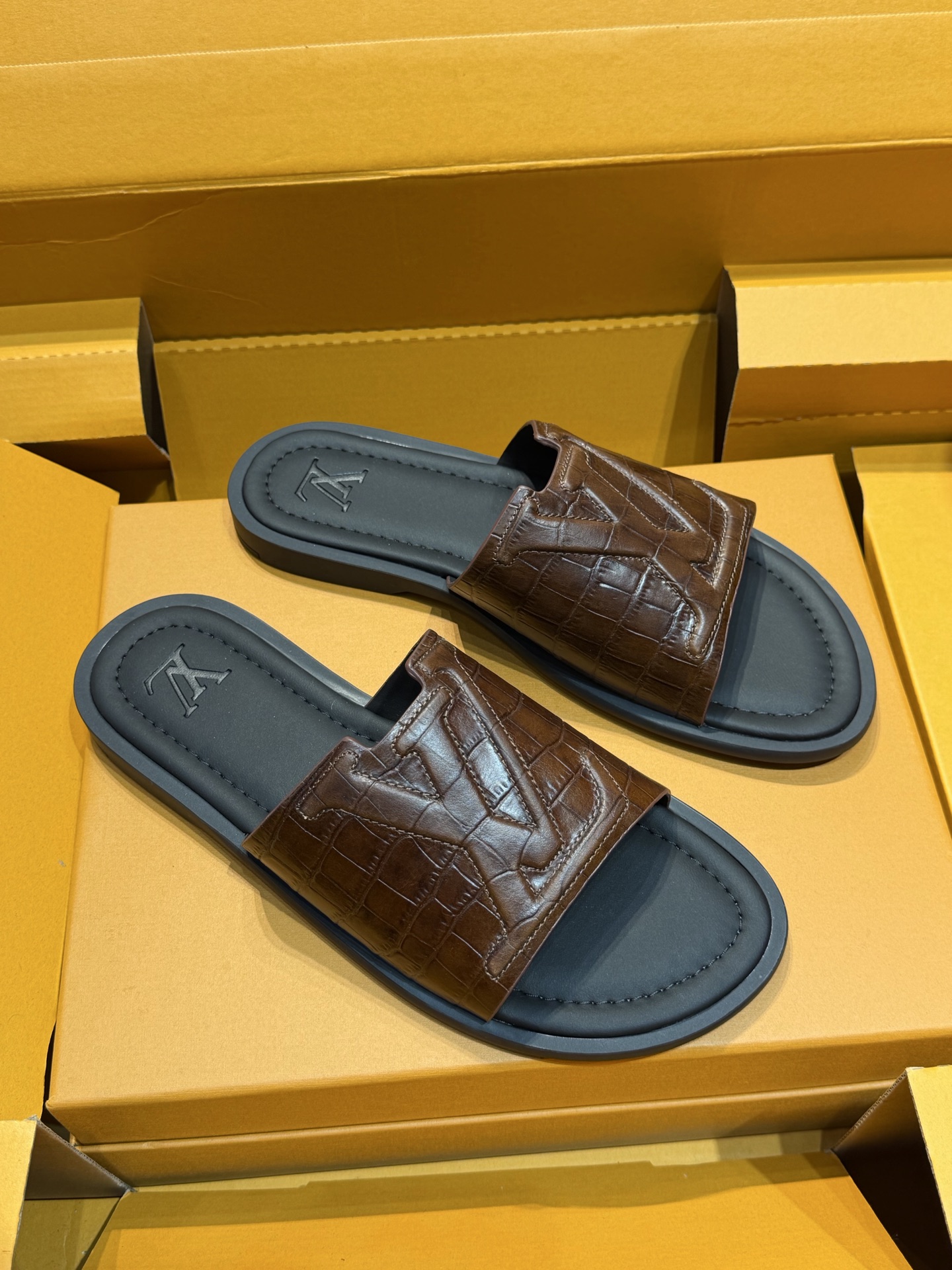 LV Style Blue Leather Tote Bag Men's Shoes detail image 4 from source 766832