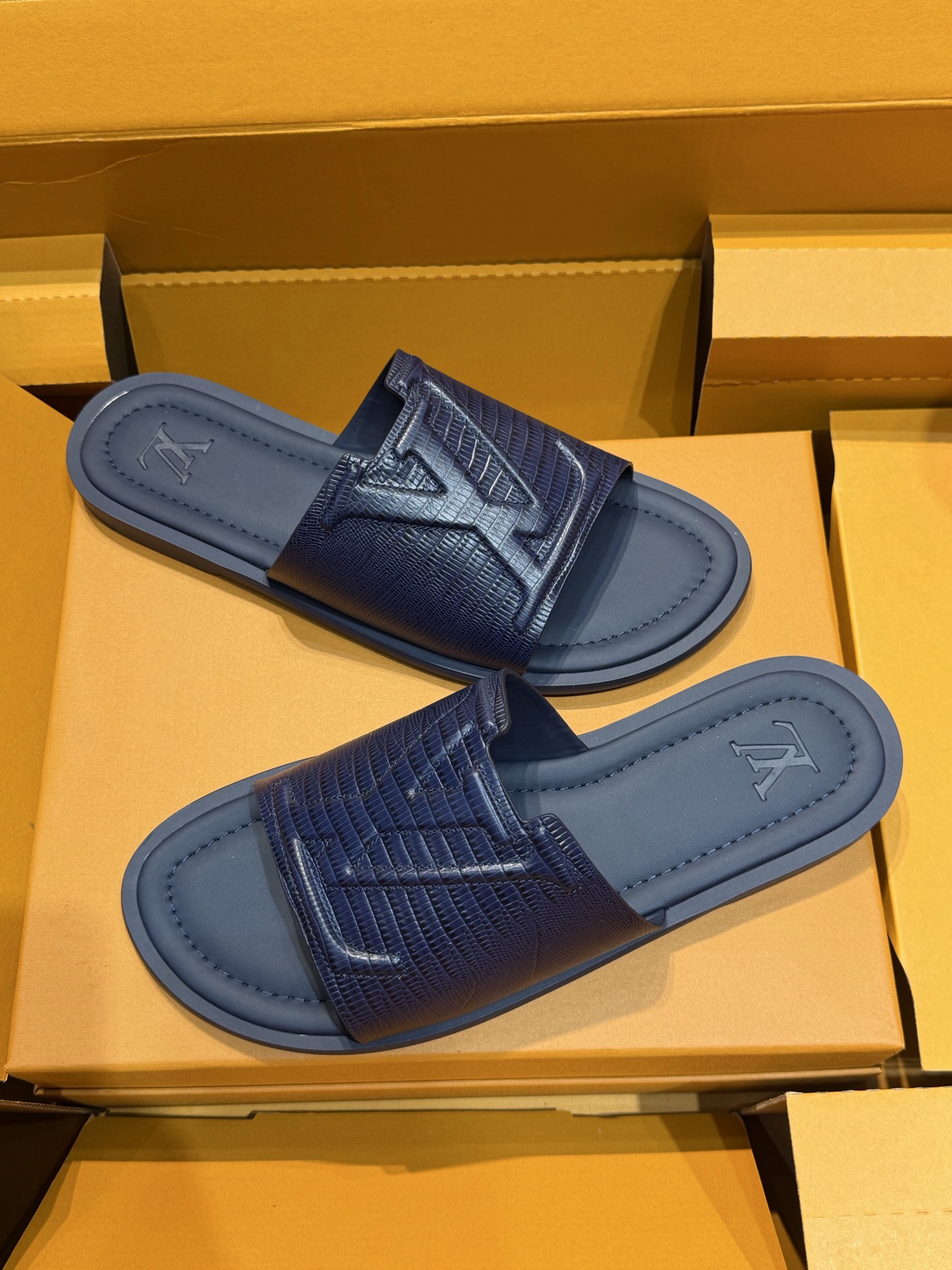 LV Style Blue Leather Tote Bag Men's Shoes detail image 5 from source 766834