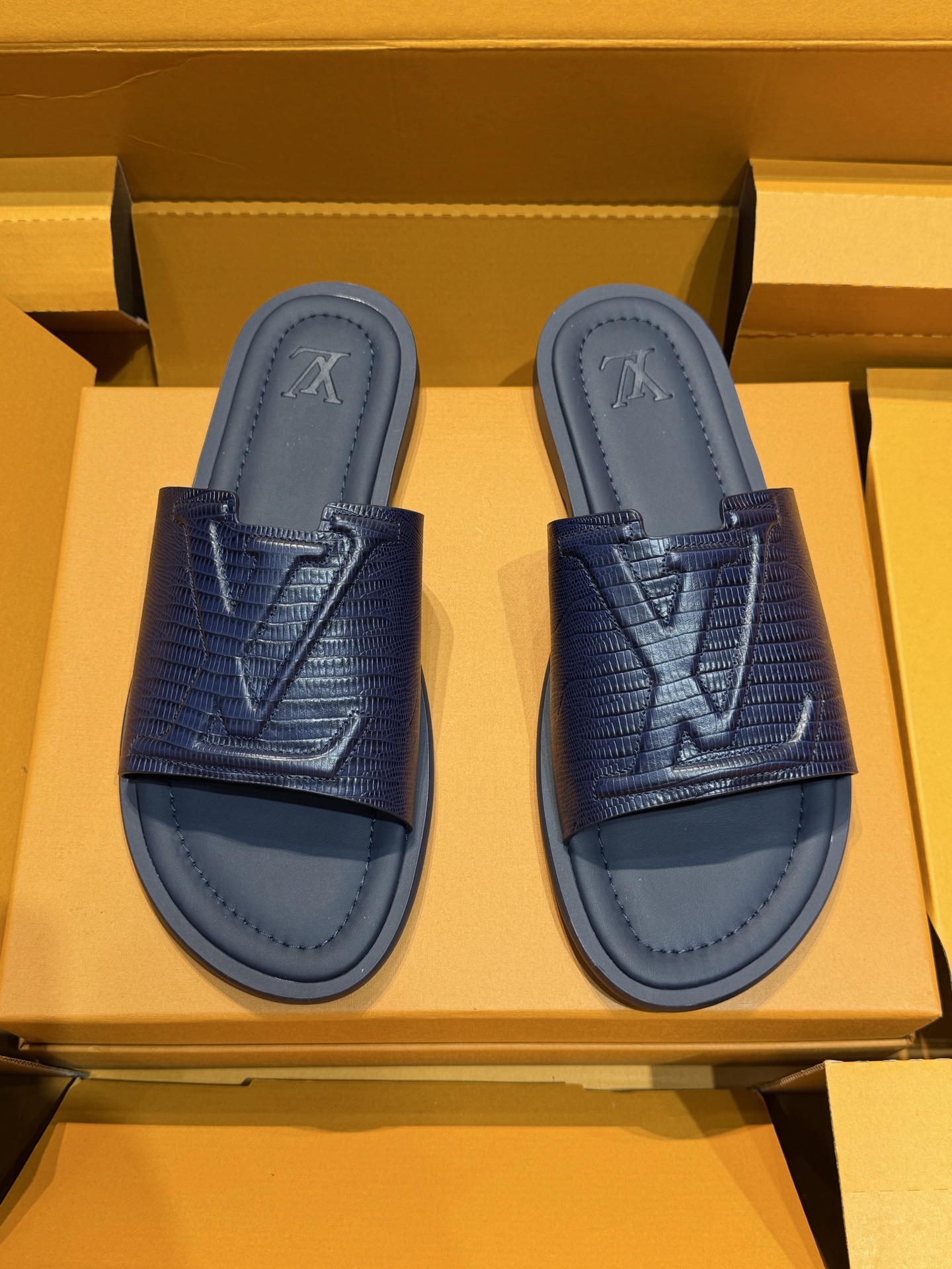 LV Style Blue Leather Tote Bag Men's Shoes detail image 3 from source 766834