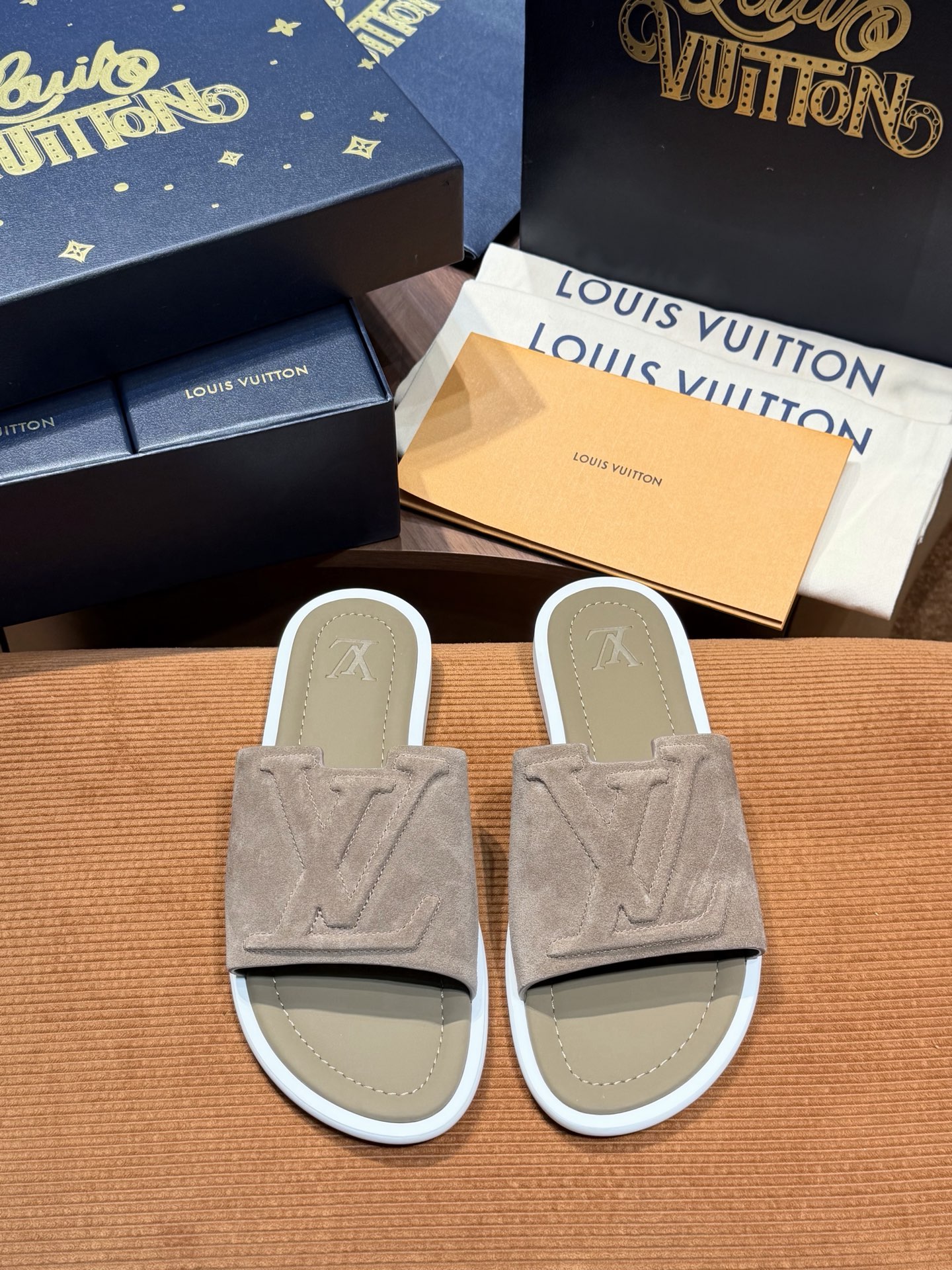 LV Style Blue Leather Tote Bag Lookbook Reference image 1