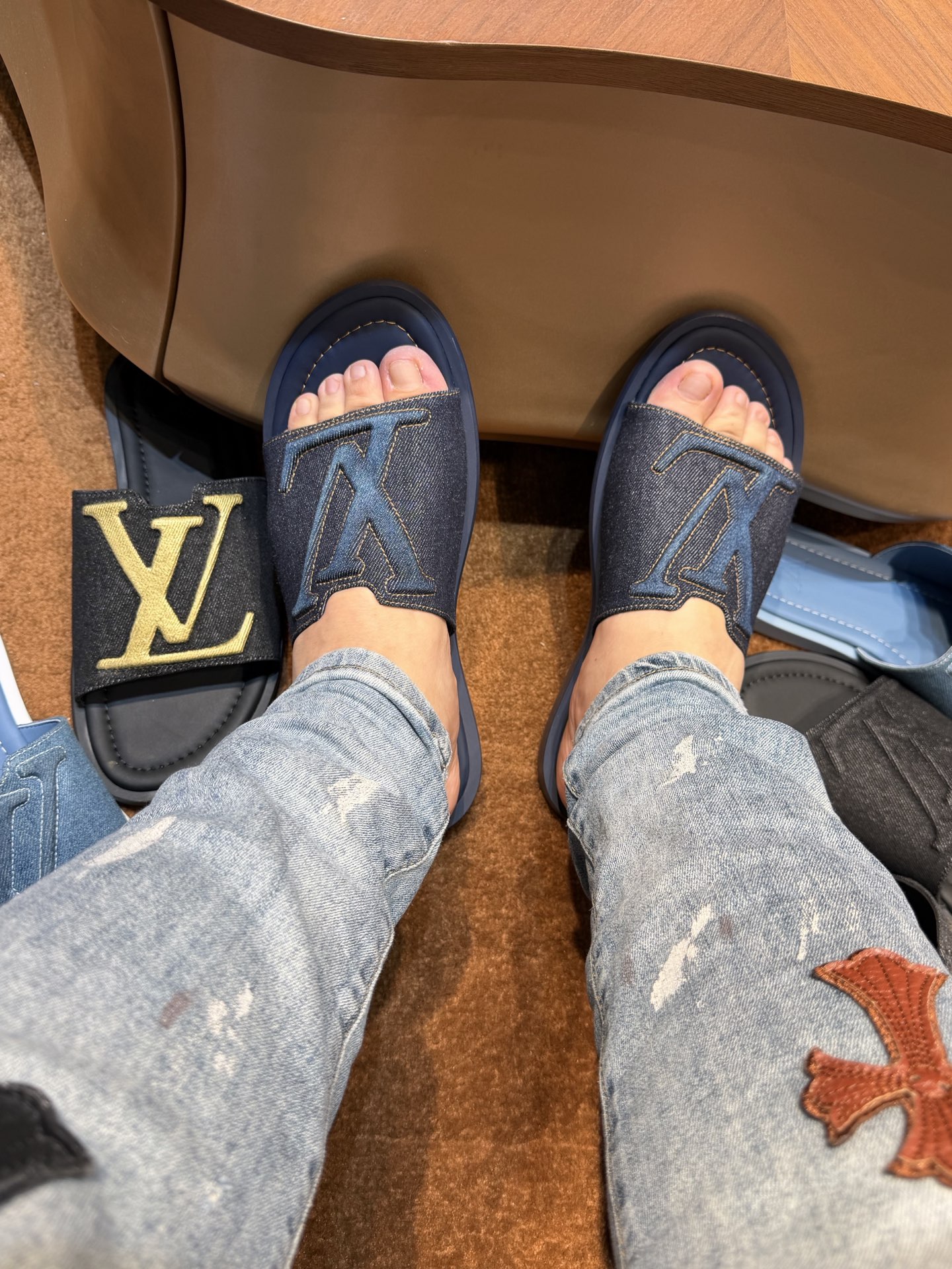 LV Style Canvas Men's Shoes style reference detail image 7 from source 780889