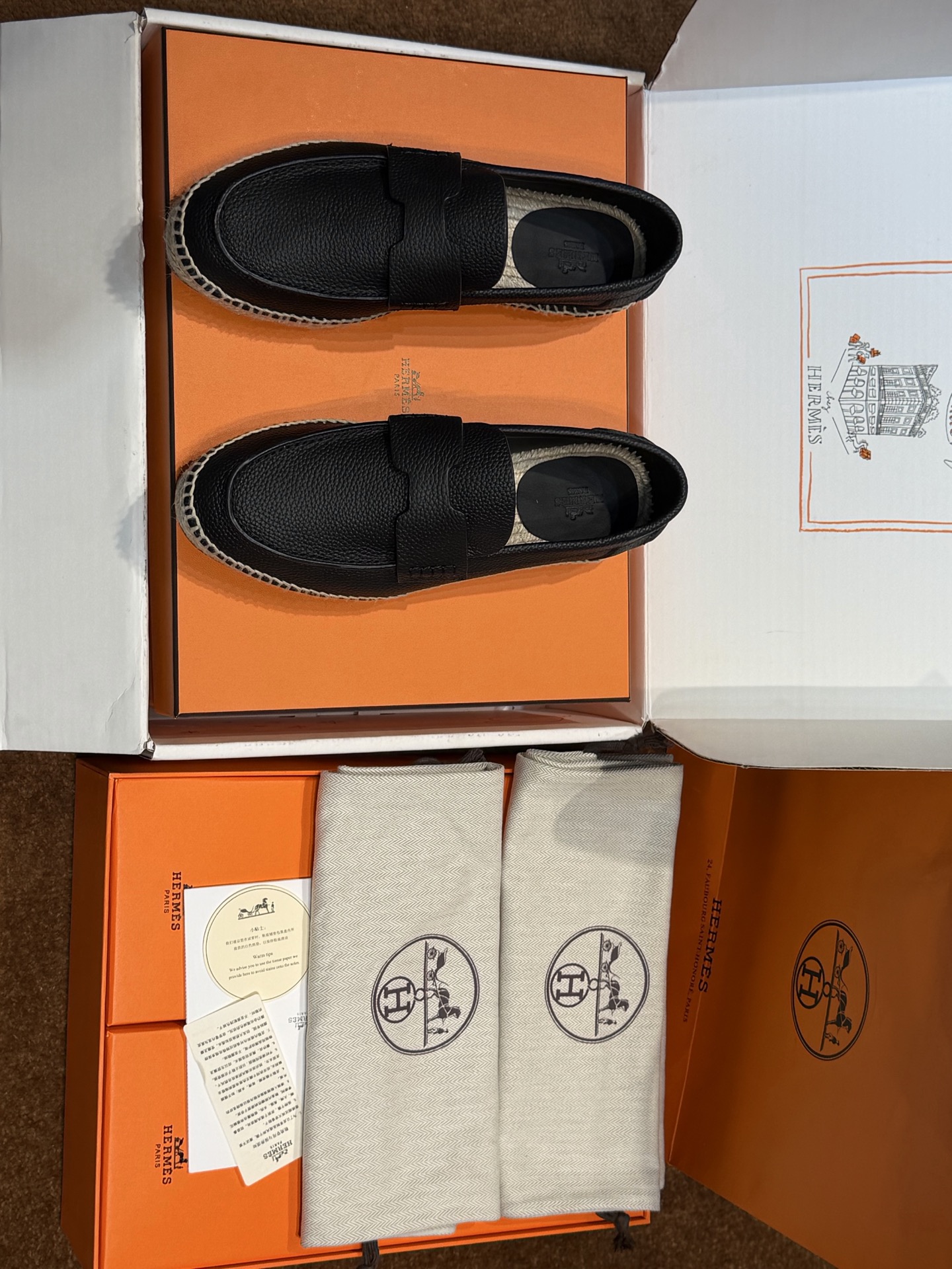 NO:831747,HERMES H Italian fisherman's shoes-top quality One from Italy's top luxury brand!  The brand has always been loved by many people for its high-end and simple style. It is super comfortable on the feet. Original imported suede, customized imported calf leather inside. Original leather sole (this product is an imported Italian genuine leather sole. If you need to try on your feet, please use a carpet or something soft and do not touch the ground directly) SIZE: Male 39-44 (38.45 46 customized) (full set of original packaging), hermes, espadrilles, cowhide, chamois leather19860909HERMES H意大利渔夫鞋-顶级 一款来自意大利顶级奢侈品牌！品牌一直以来以高级简约的风格得到很多人喜爱, 上脚超级舒服 原版进口麂皮,内里定制进口胎牛皮 原版真皮鞋底（本产品是进口意大利真皮鞋底、如需试脚 请用地毯、或者软绵的东西、请勿直接接触地面） SIZE: 男39-44(38.45 46定制）（全套原版包装）,,hermes,espadrilles,cowhide,chamois leather,Men's shoes