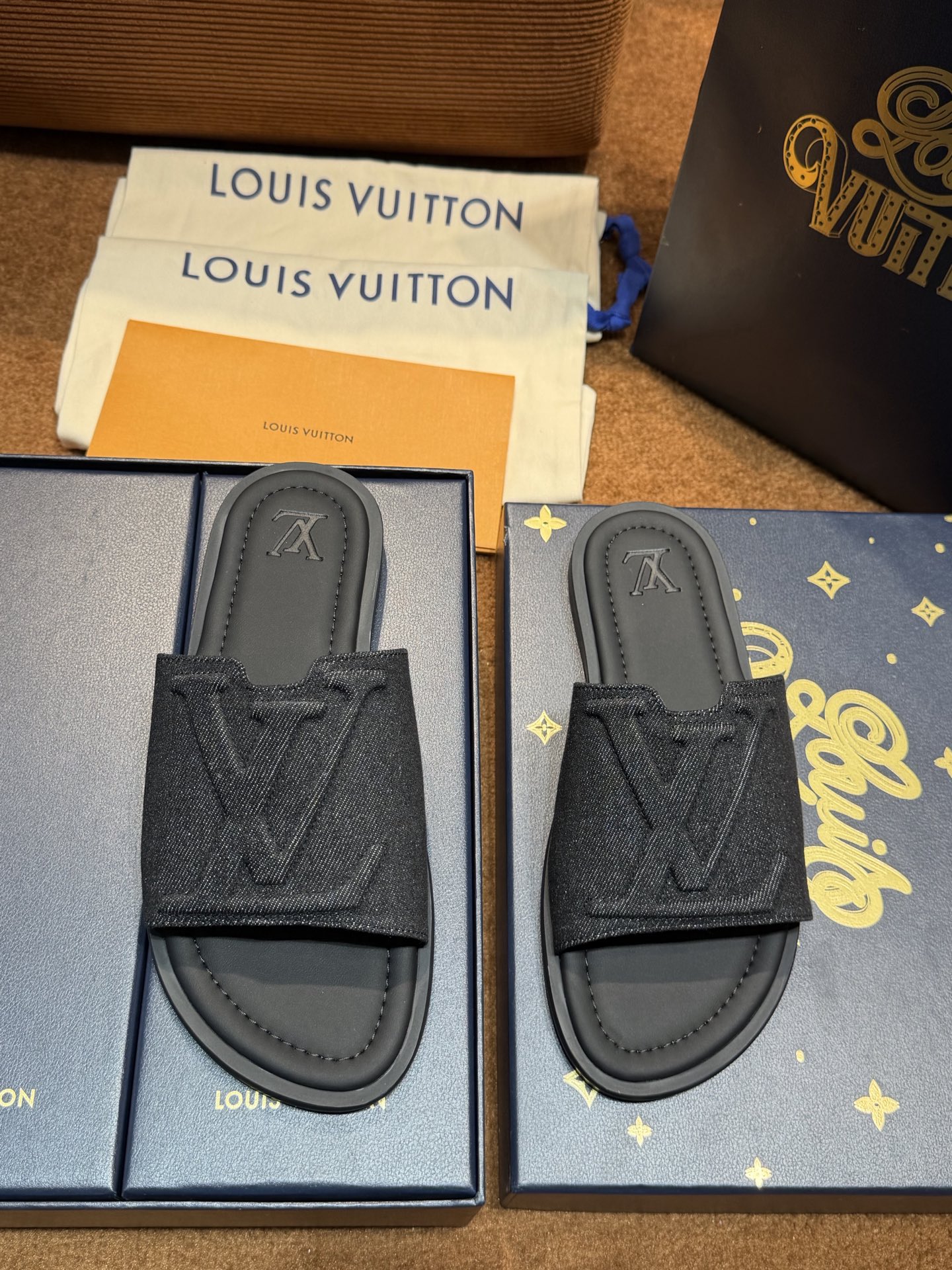 LV Style Canvas Men's Shoes style reference detail image 3 from source 780887