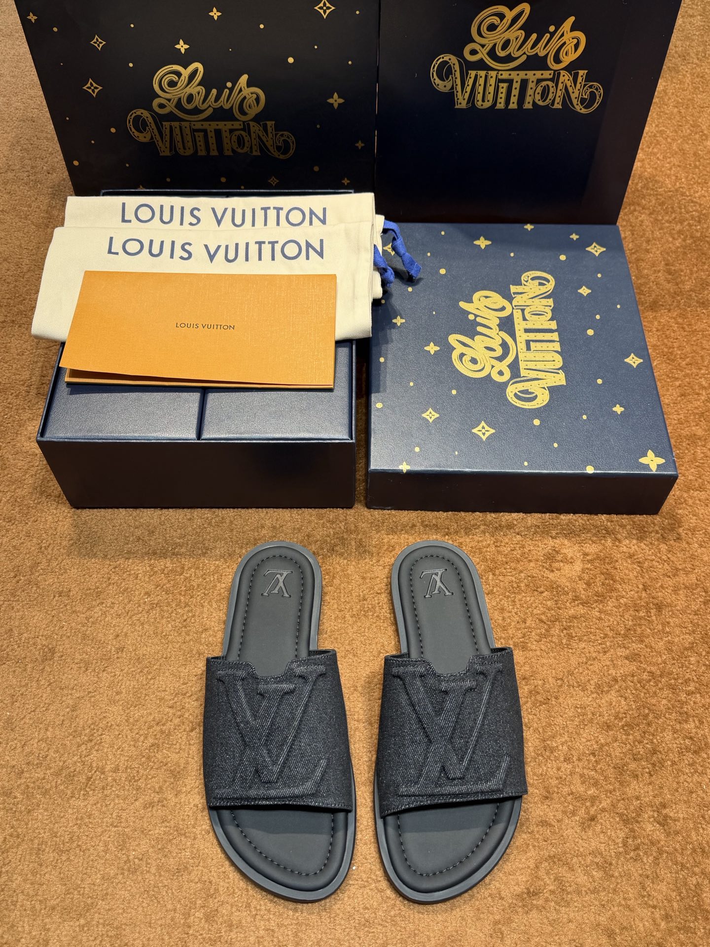 LV Style Canvas Men's Shoes style reference detail image 1 from source 780887