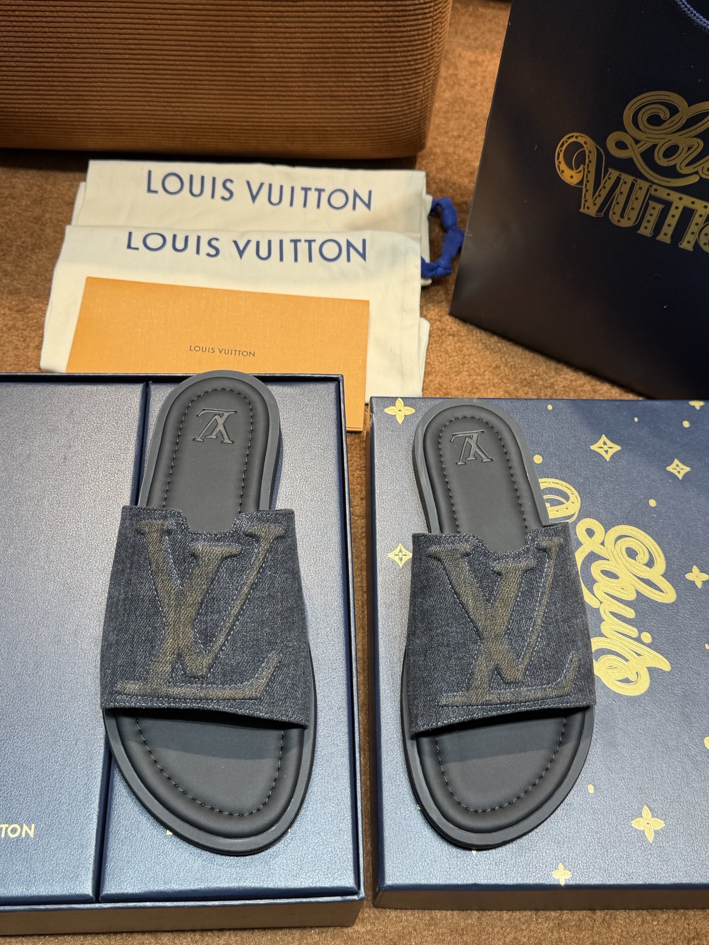 LV Style Canvas Men's Shoes style reference detail image 3 from source 780888