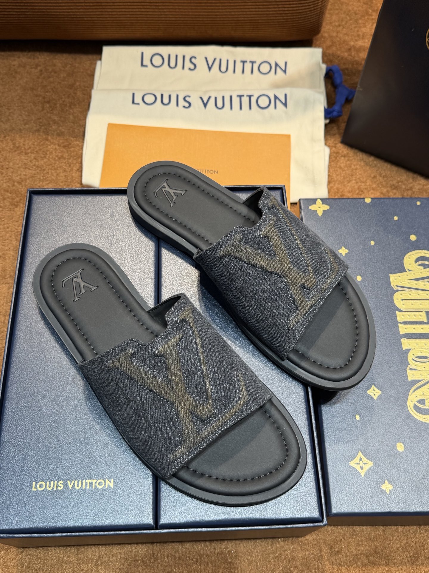 LV Style Canvas Men's Shoes style reference detail image 5 from source 780888