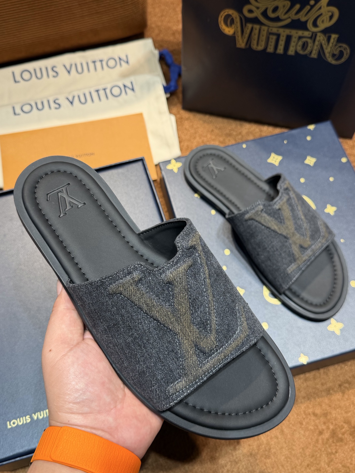 LV Style Canvas Men's Shoes style reference detail image 4 from source 780888
