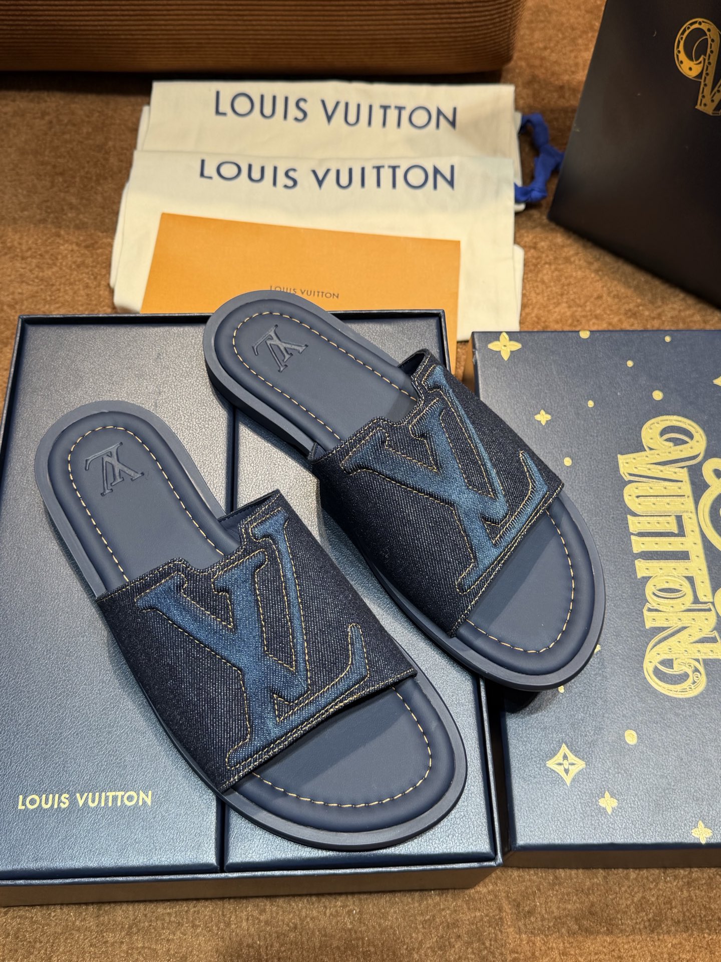 LV Style Canvas Men's Shoes style reference detail image 6 from source 780889