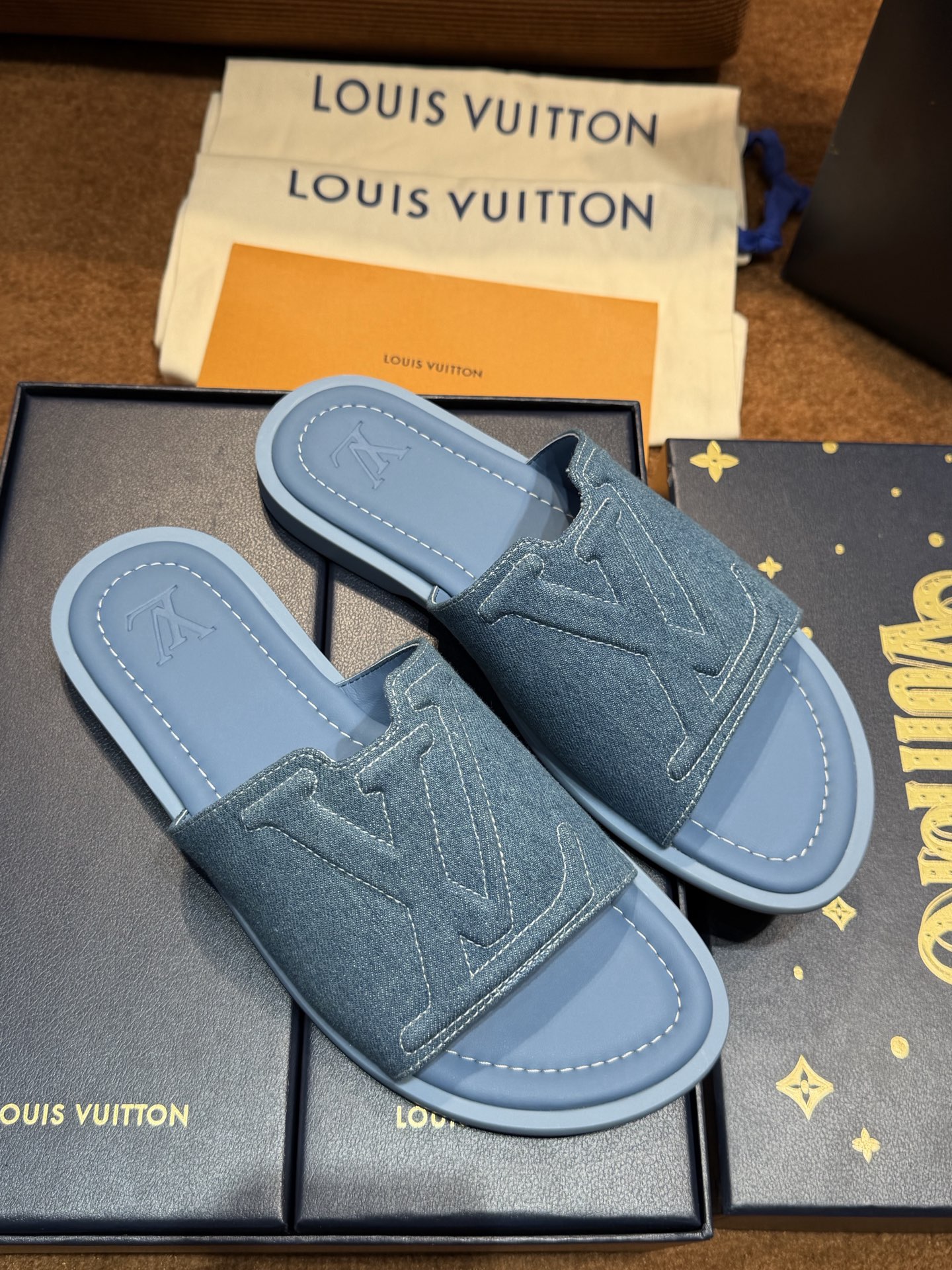 LV Style Canvas Men's Shoes style reference detail image 5 from source 780890