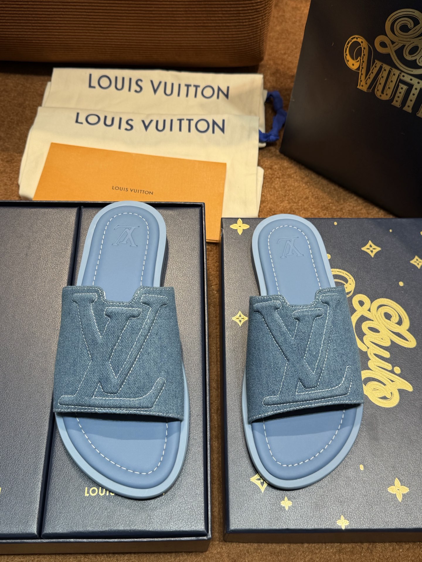 LV Style Canvas Men's Shoes style reference detail image 3 from source 780890