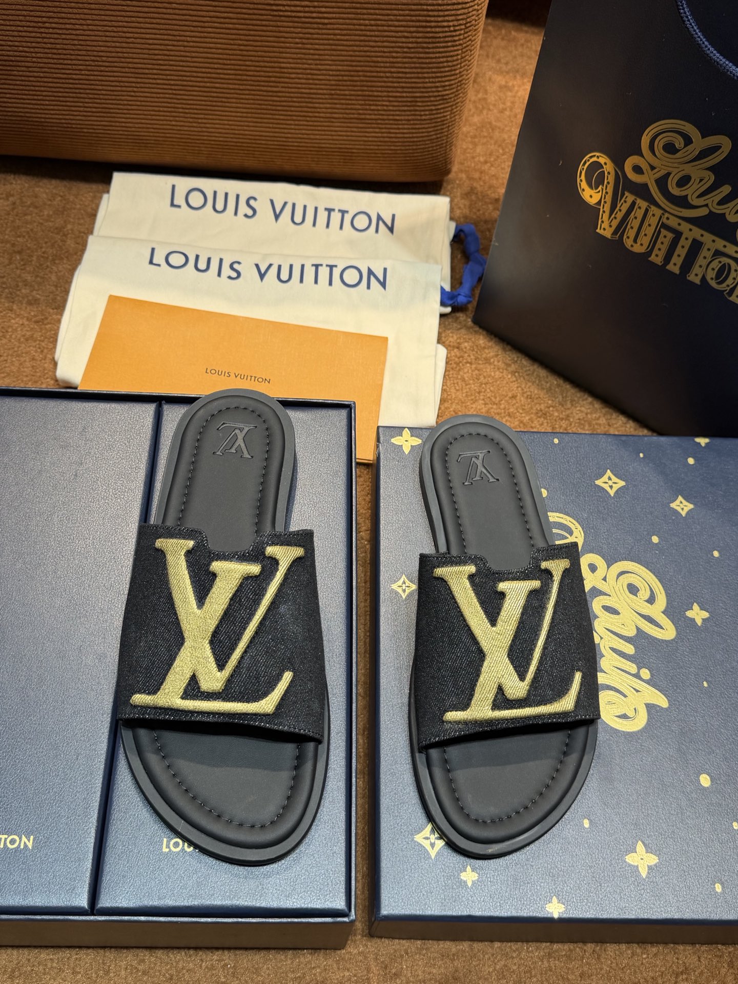LV Style Canvas Men's Shoes style reference detail image 3 from source 780891