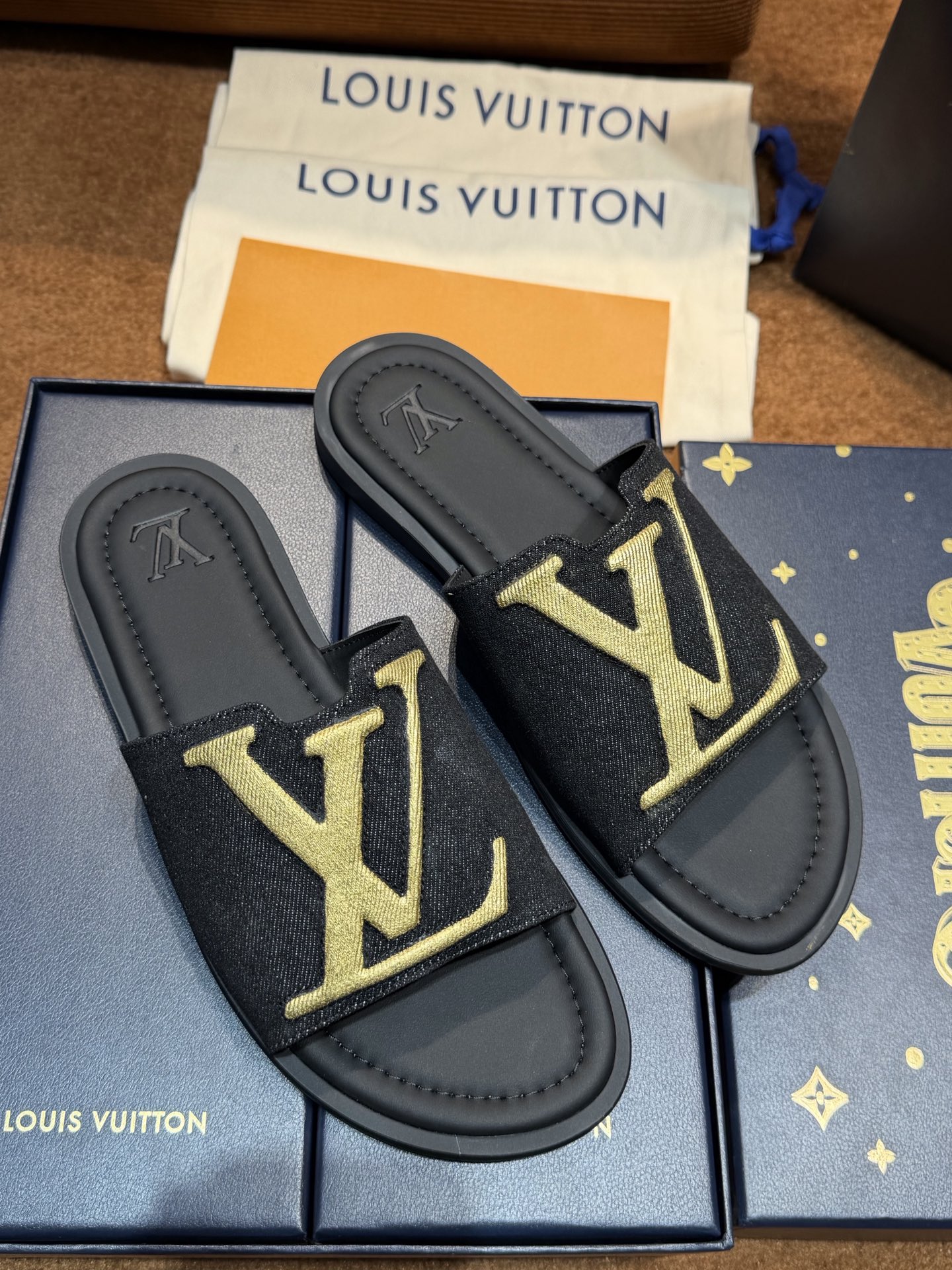 LV Style Canvas Men's Shoes style reference detail image 6 from source 780891