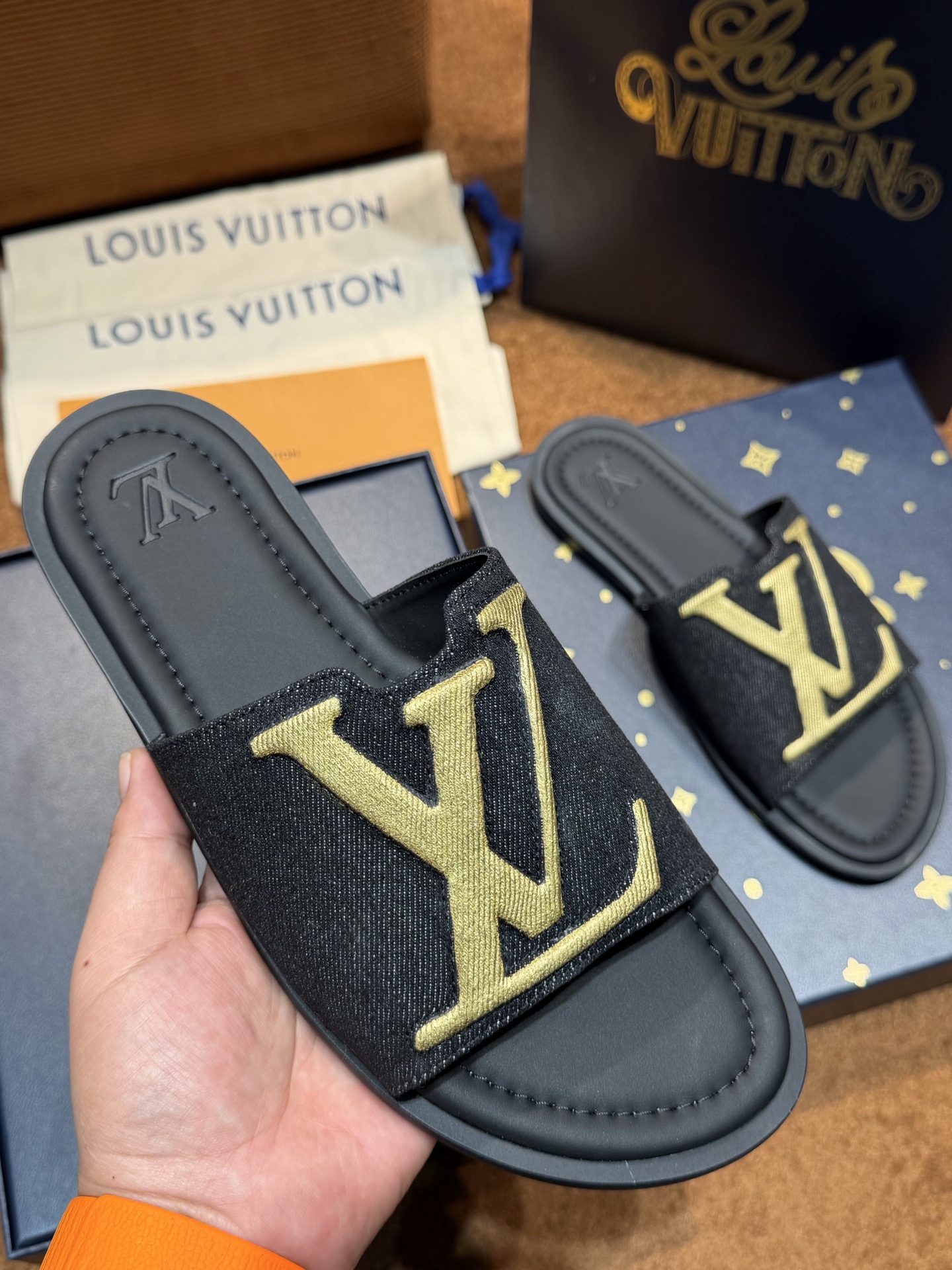 LV Style Canvas Men's Shoes style reference detail image 5 from source 780891