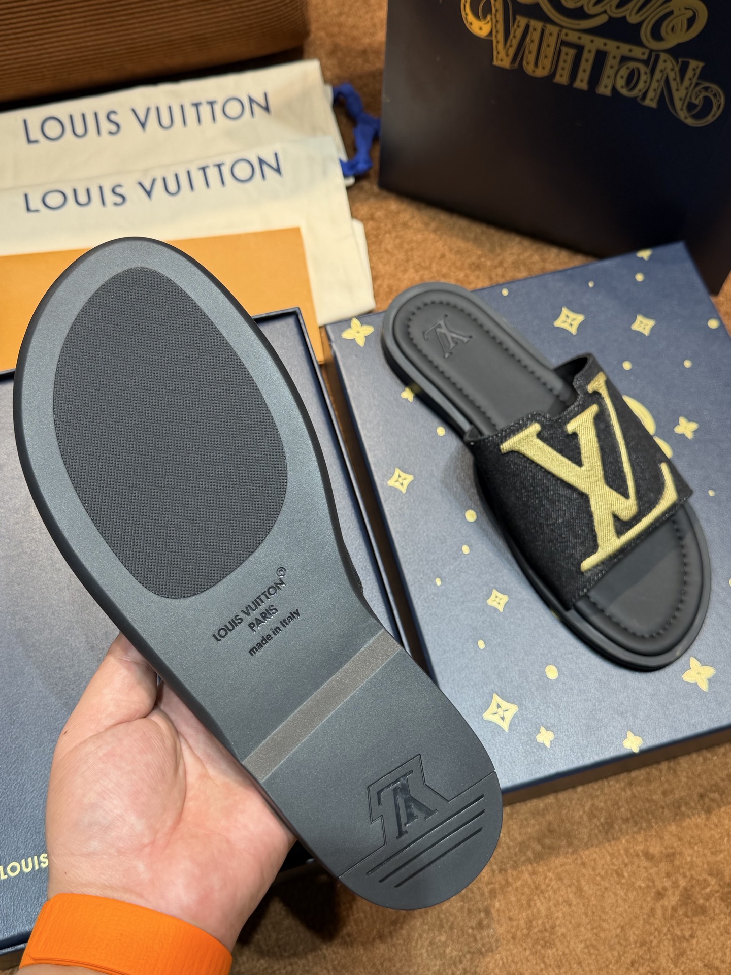 LV Style Canvas Men's Shoes style reference detail image 4 from source 780891