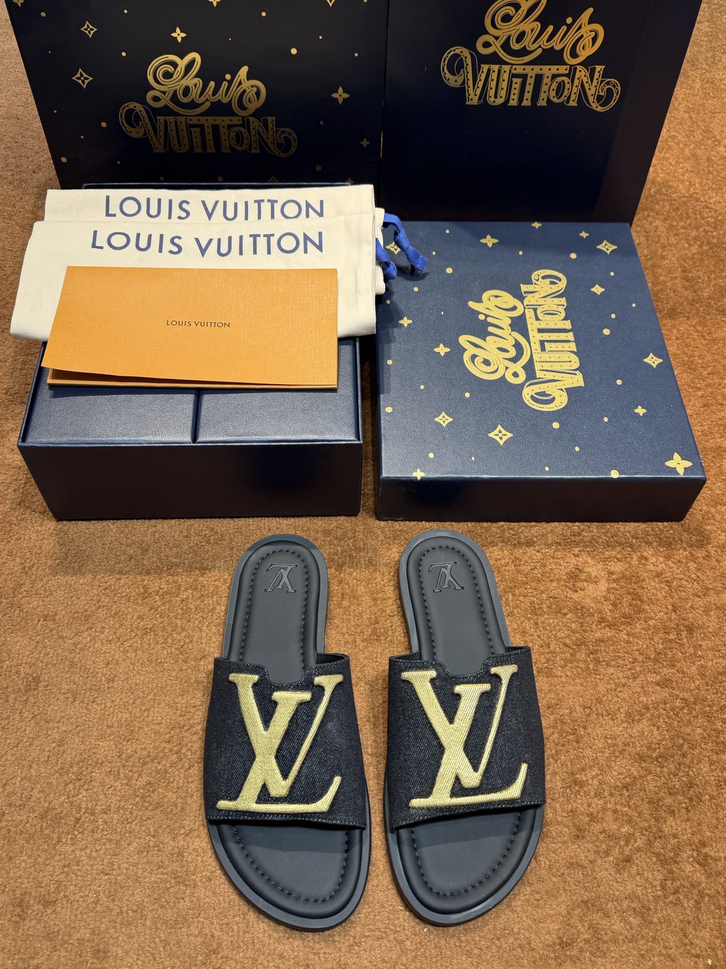 LV Style Canvas Men's Shoes style reference detail image 1 from source 780891