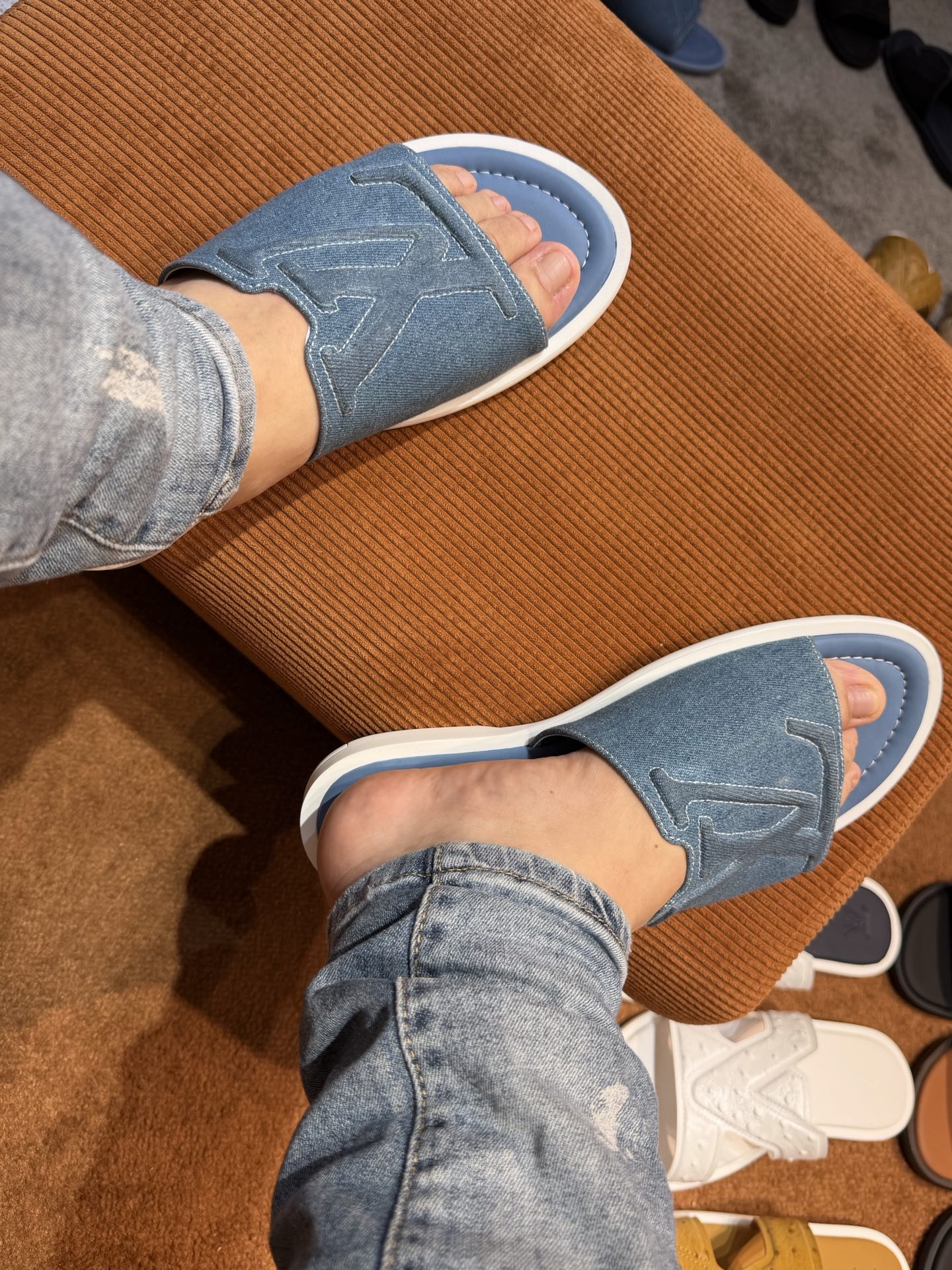 LV Style Canvas Men's Shoes style reference detail image 7 from source 780892