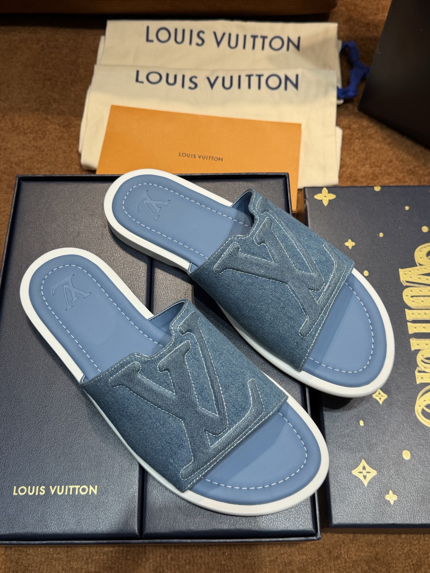 LV Style Canvas Men's Shoes style reference detail image 4 from source 780892