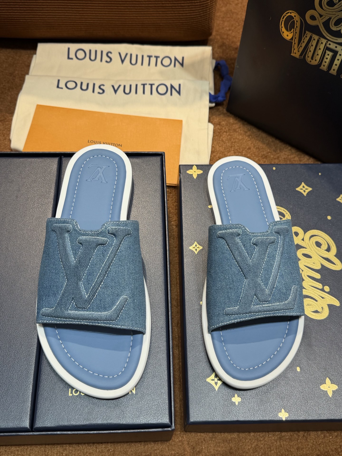 LV Style Canvas Men's Shoes style reference detail image 2 from source 780892