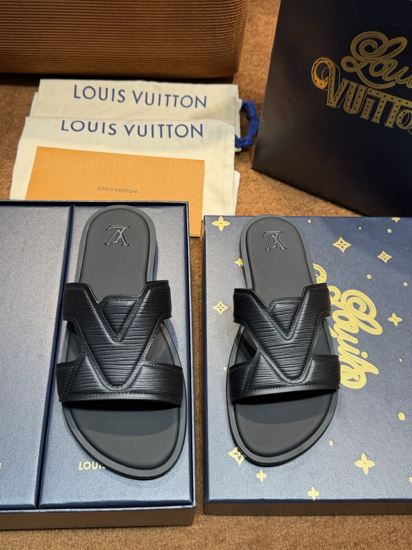 LV Style Canvas Men's Shoes style reference detail image 4 from source 780893