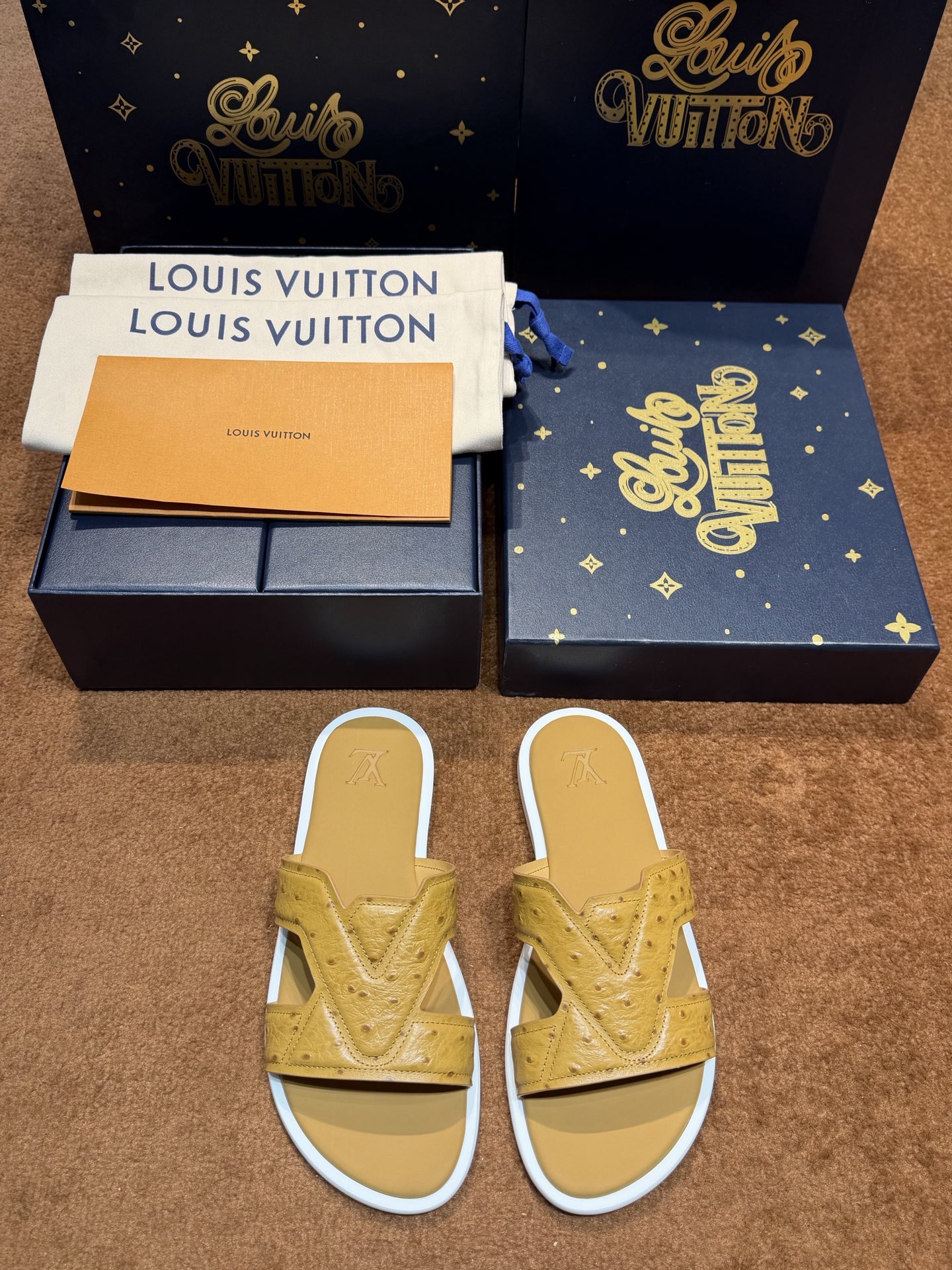 LV Style Canvas Men's Shoes style reference detail image 1 from source 780894