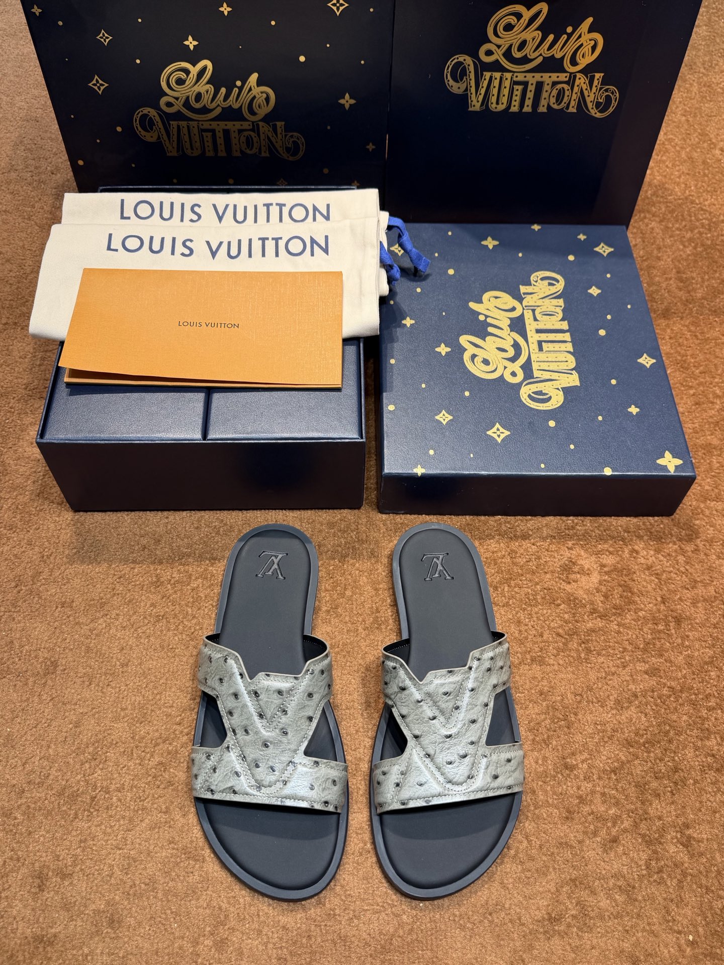 LV Style Canvas Men's Shoes style reference detail image 1 from source 780895