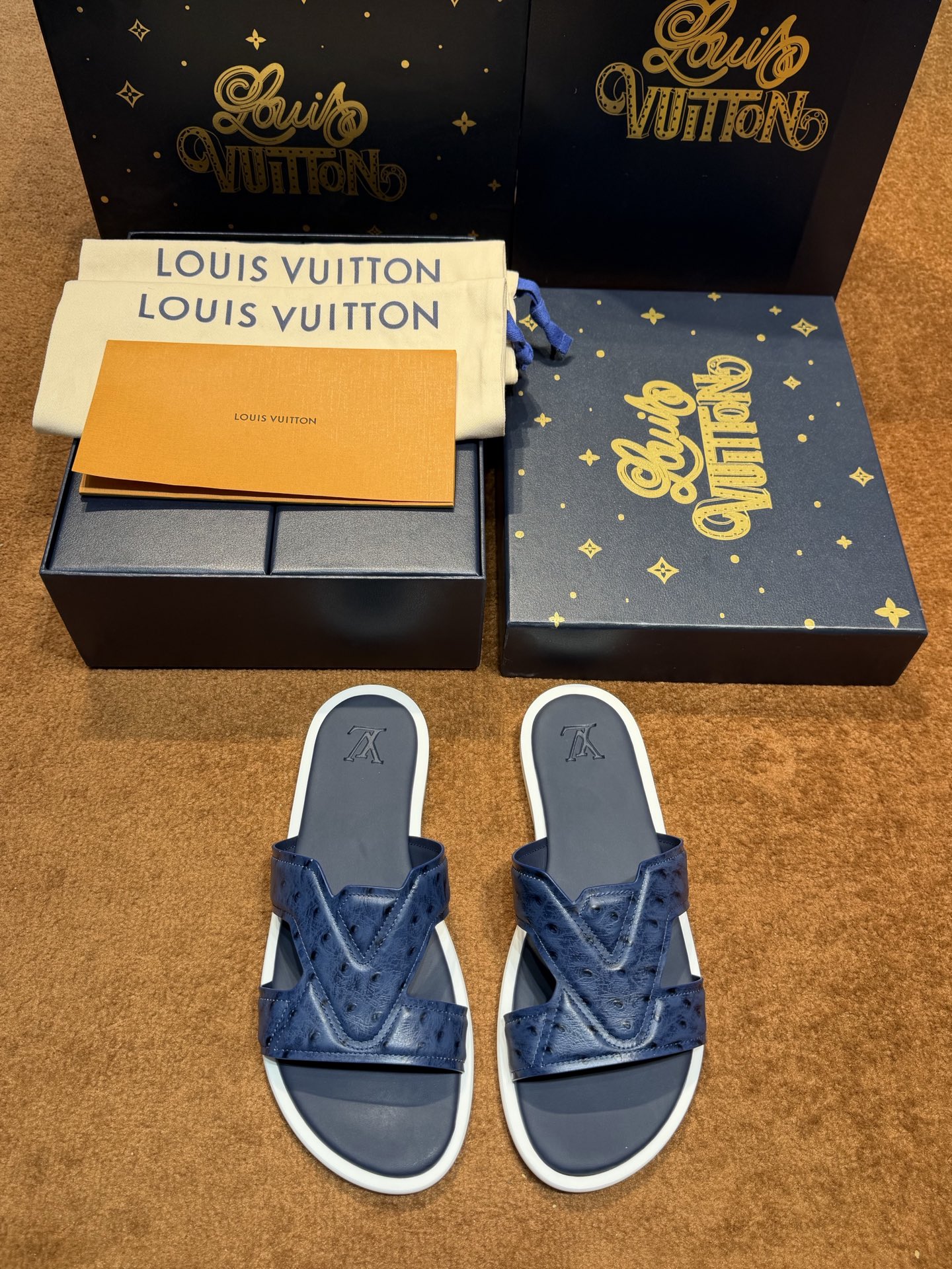 LV Style Canvas Men's Shoes style reference detail image 1 from source 780896