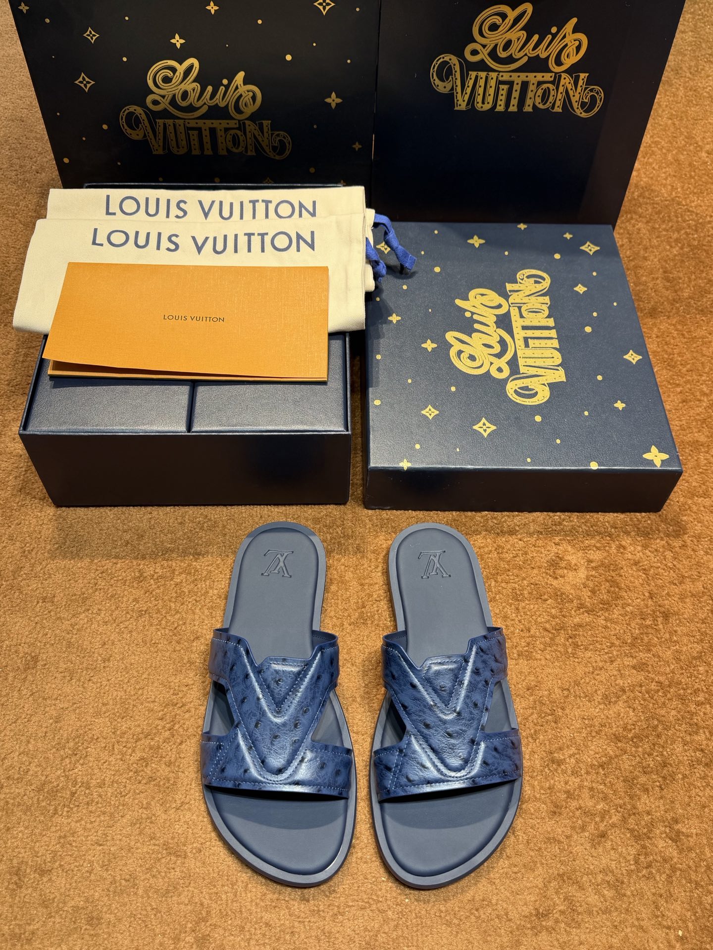 LV Style Canvas Men's Shoes style reference detail image 1 from source 780897