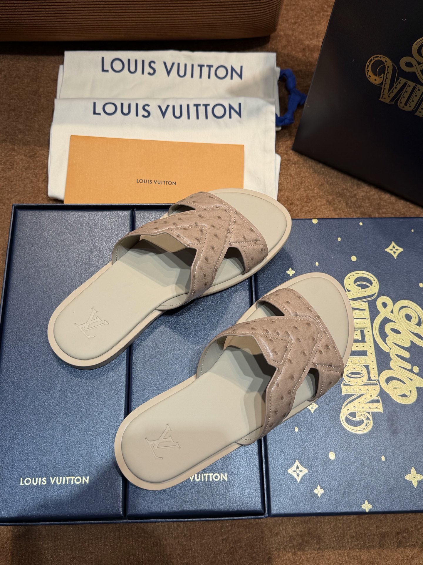 LV Style Canvas Men's Shoes style reference detail image 6 from source 780898