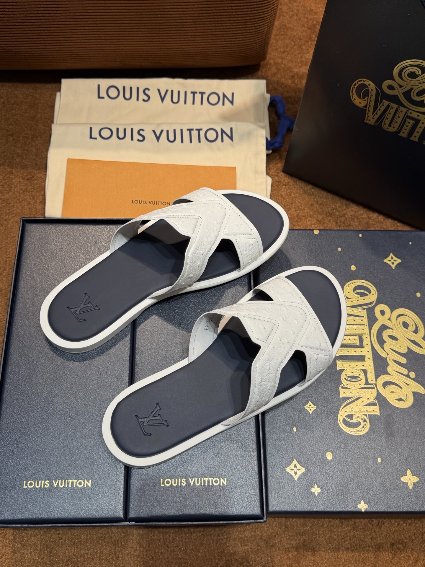 LV Style Canvas Men's Shoes style reference detail image 6 from source 780899