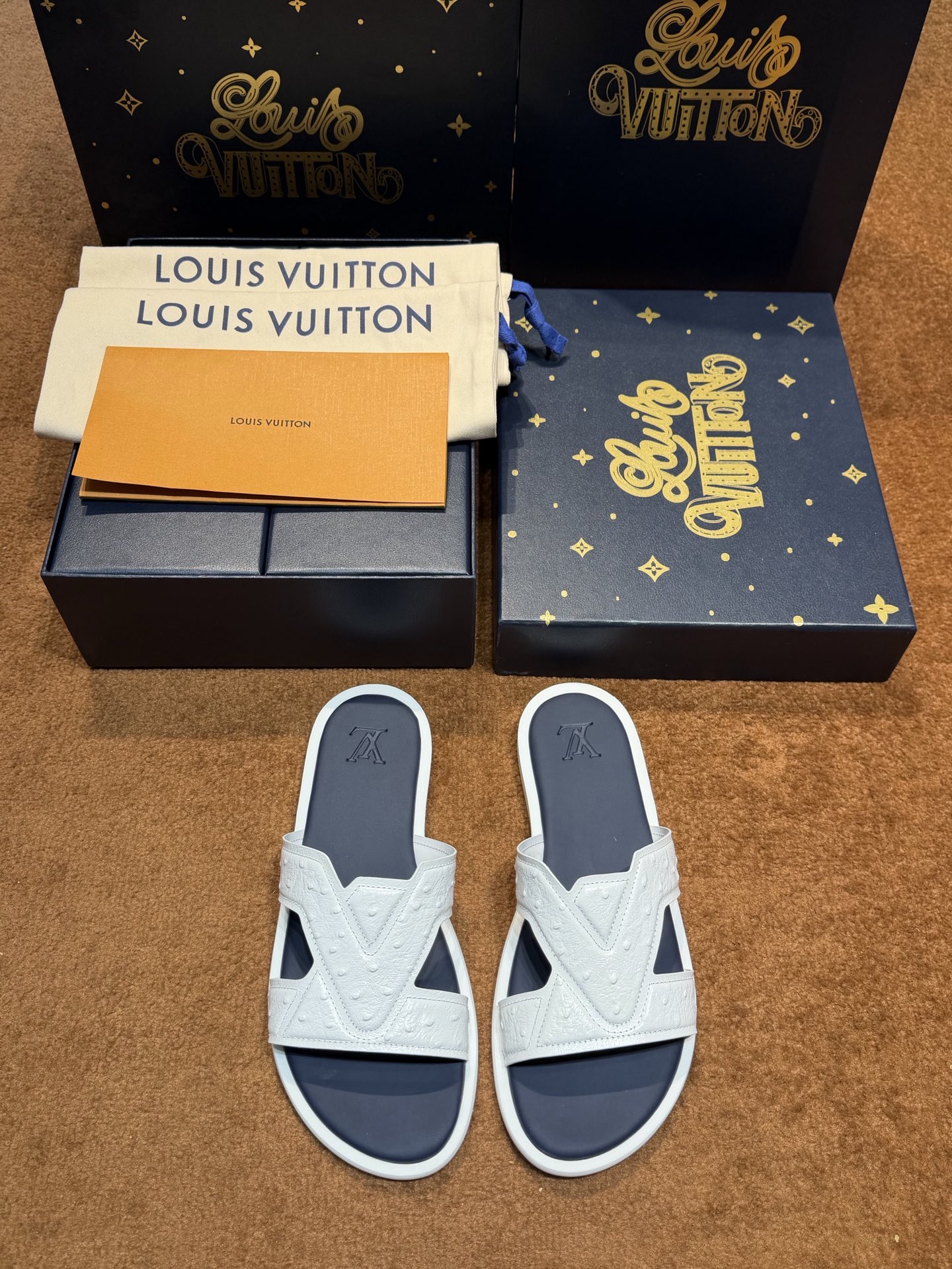 LV Style Canvas Men's Shoes style reference detail image 1 from source 780899