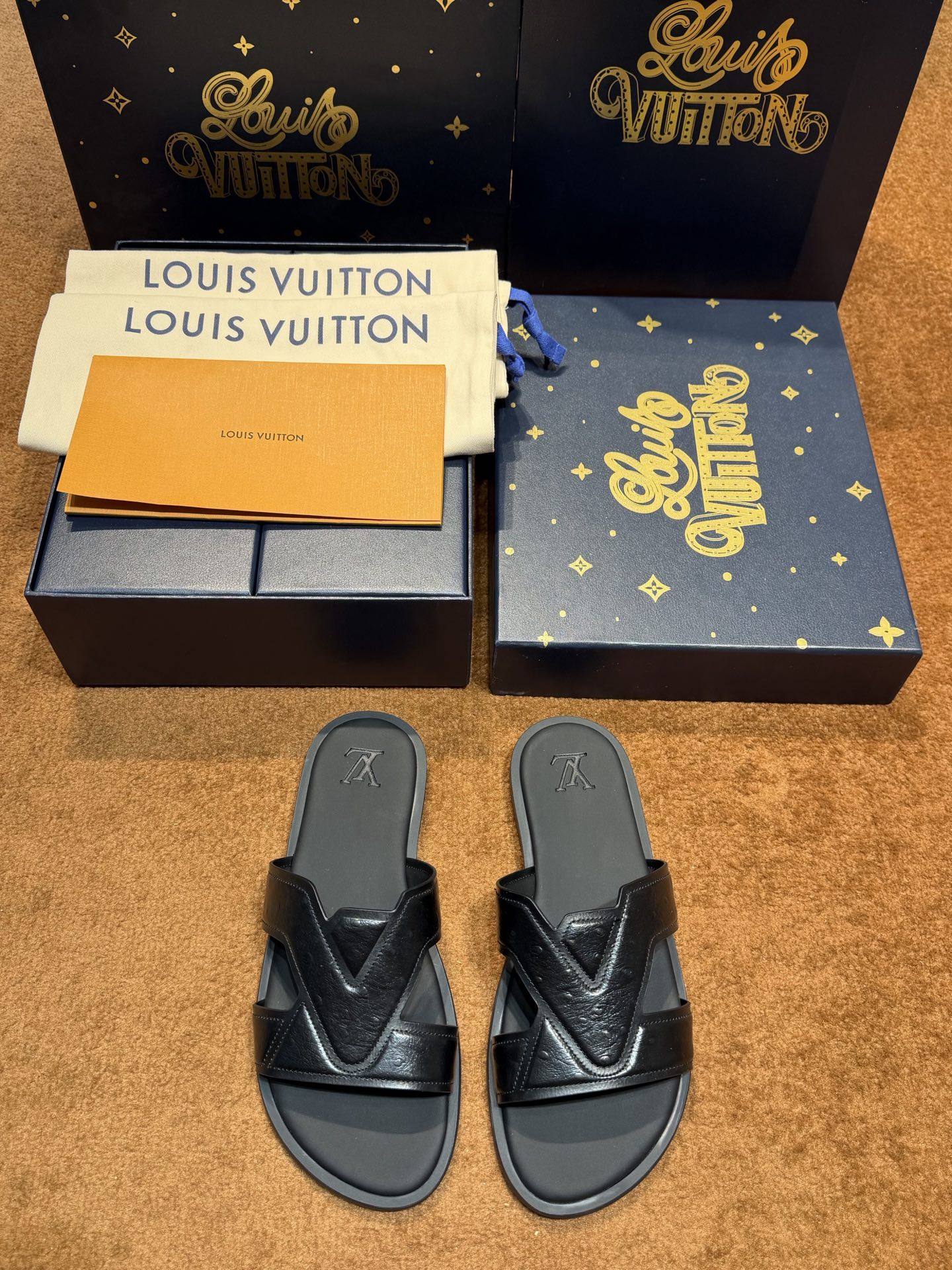 LV Style Canvas Men's Shoes style reference detail image 1 from source 780900