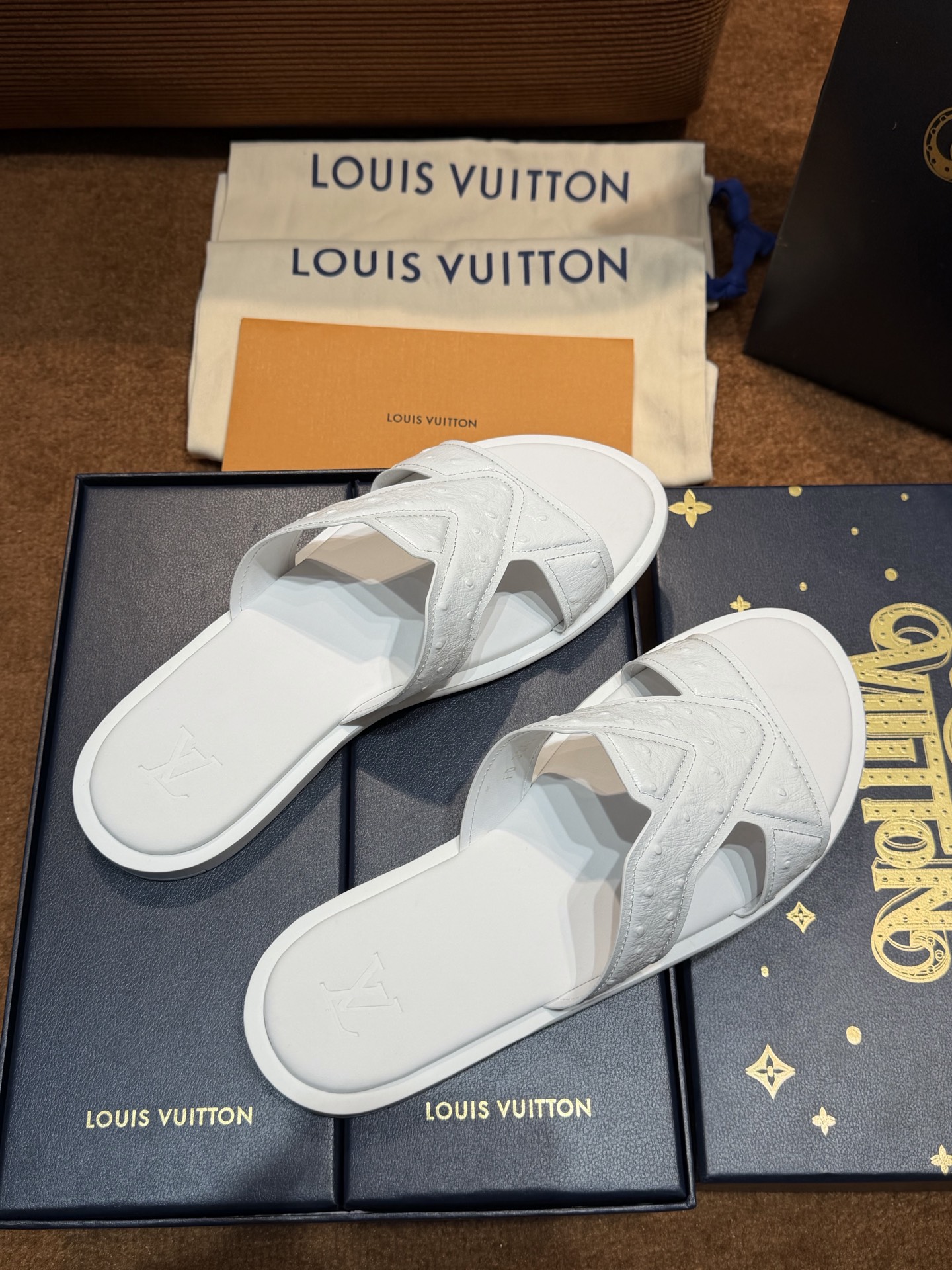 LV Style Canvas Men's Shoes style reference detail image 6 from source 780901