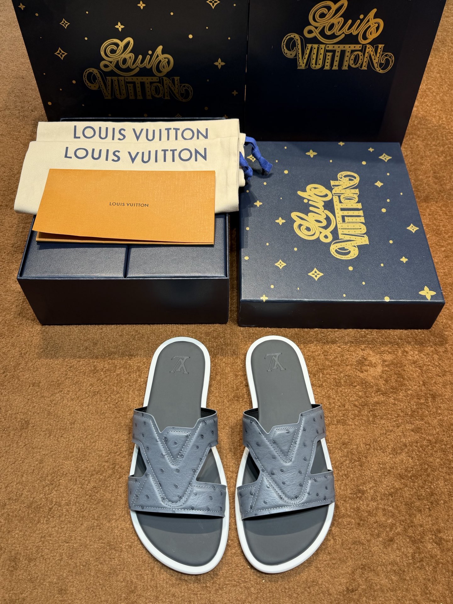 LV Style Canvas Men's Shoes style reference detail image 1 from source 780902