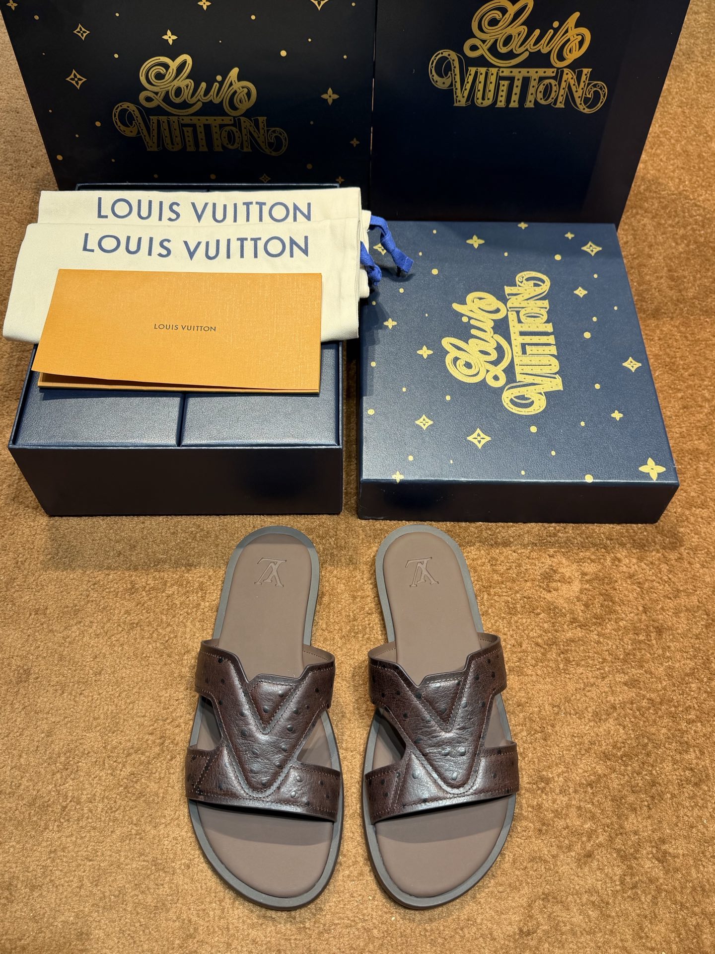 LV Style Canvas Men's Shoes style reference detail image 1 from source 780903