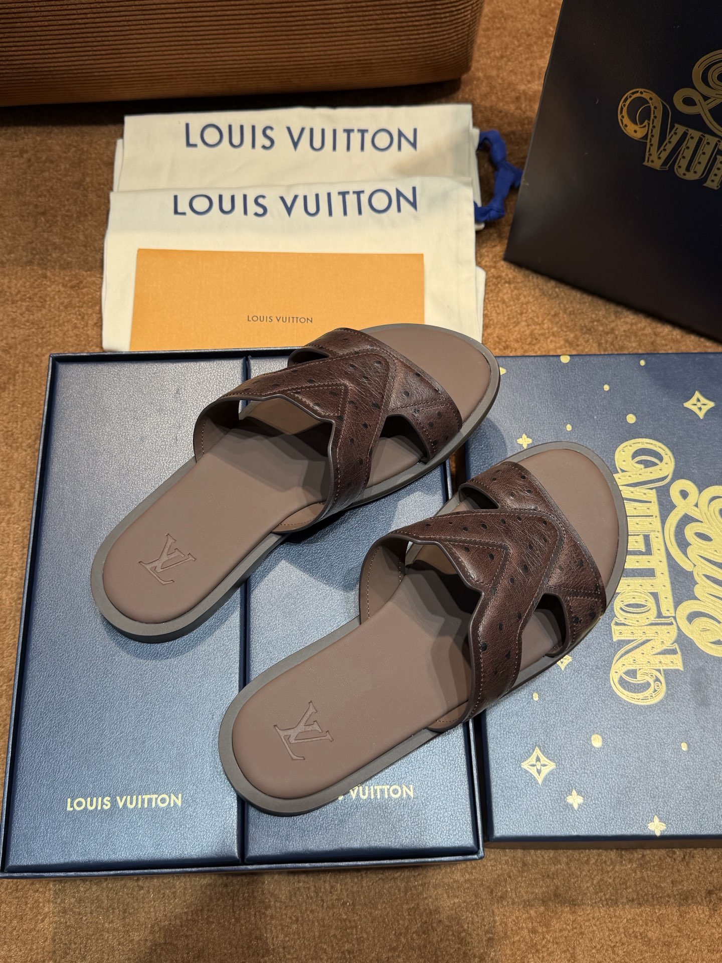 LV Style Canvas Men's Shoes style reference detail image 6 from source 780903
