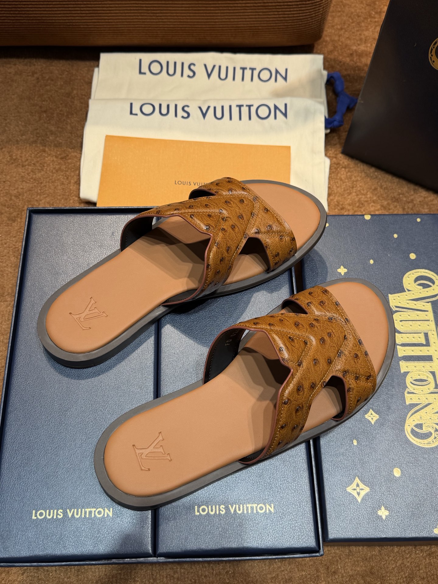 LV Style Canvas Men's Shoes style reference detail image 6 from source 780904