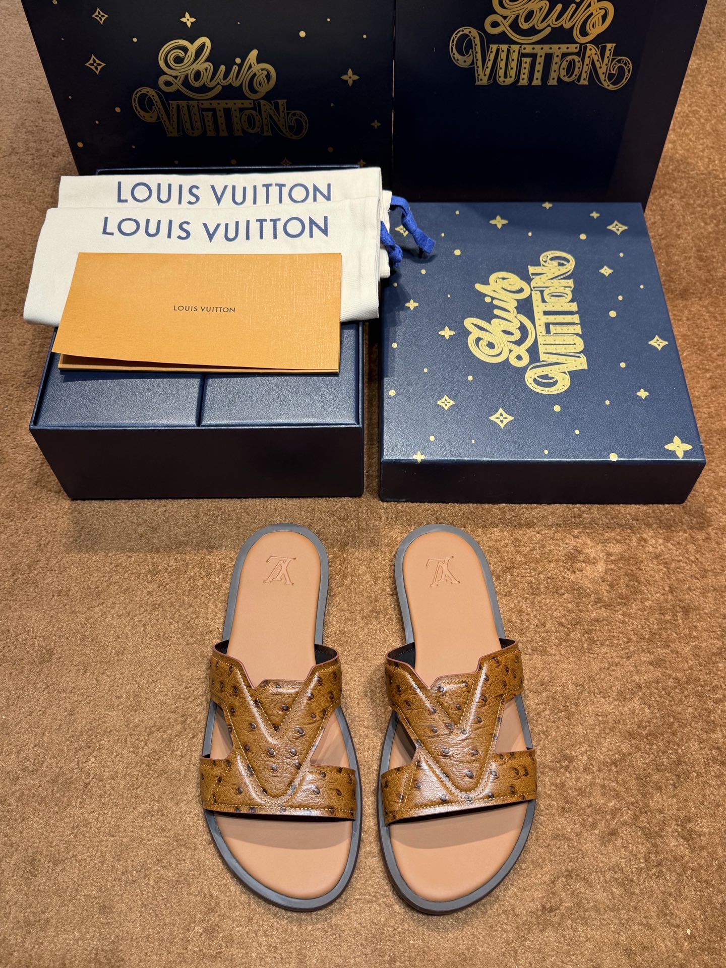 LV Style Canvas Men's Shoes style reference detail image 1 from source 780904