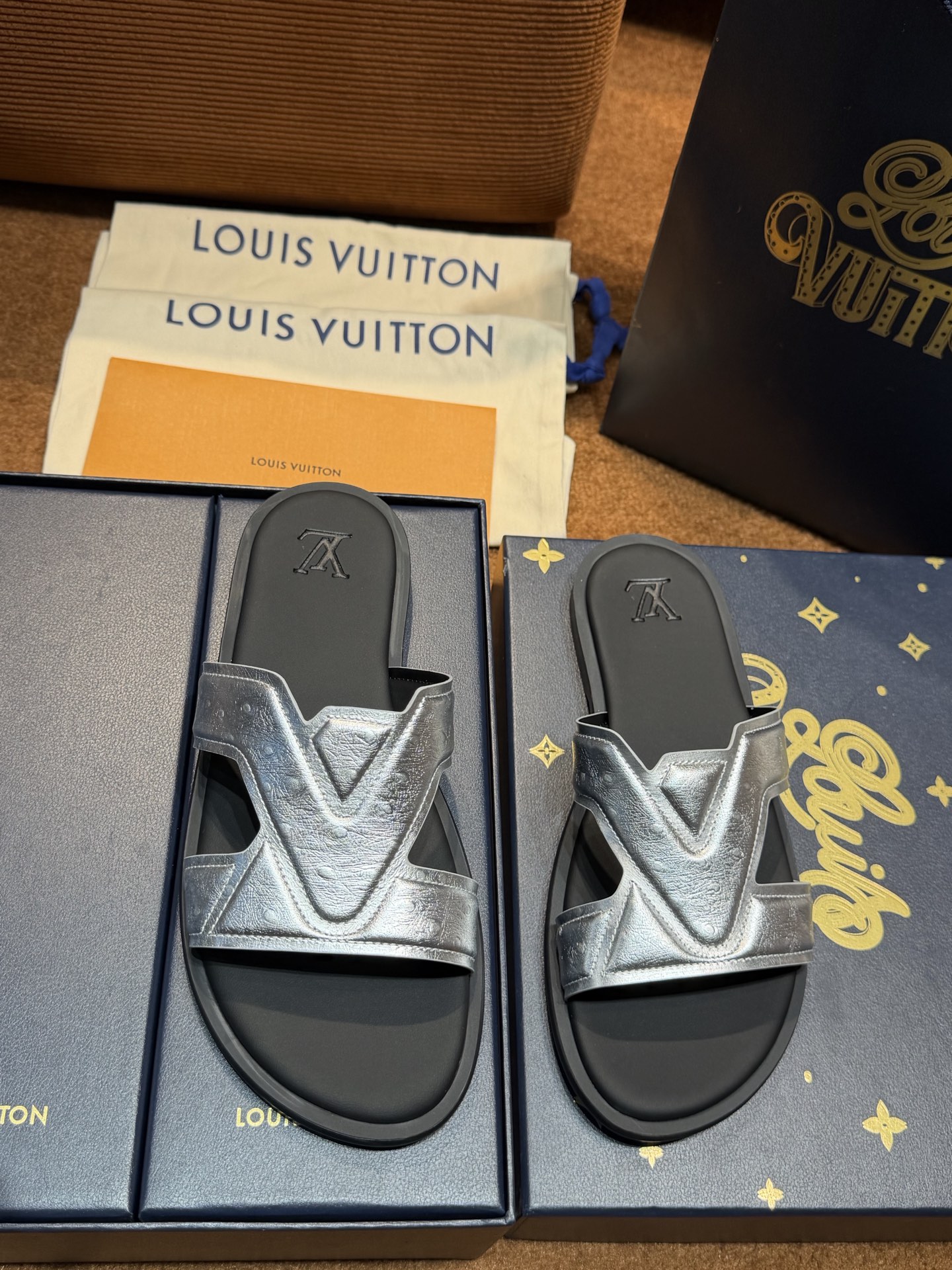 LV Style Canvas Men's Shoes style reference detail image 4 from source 780905
