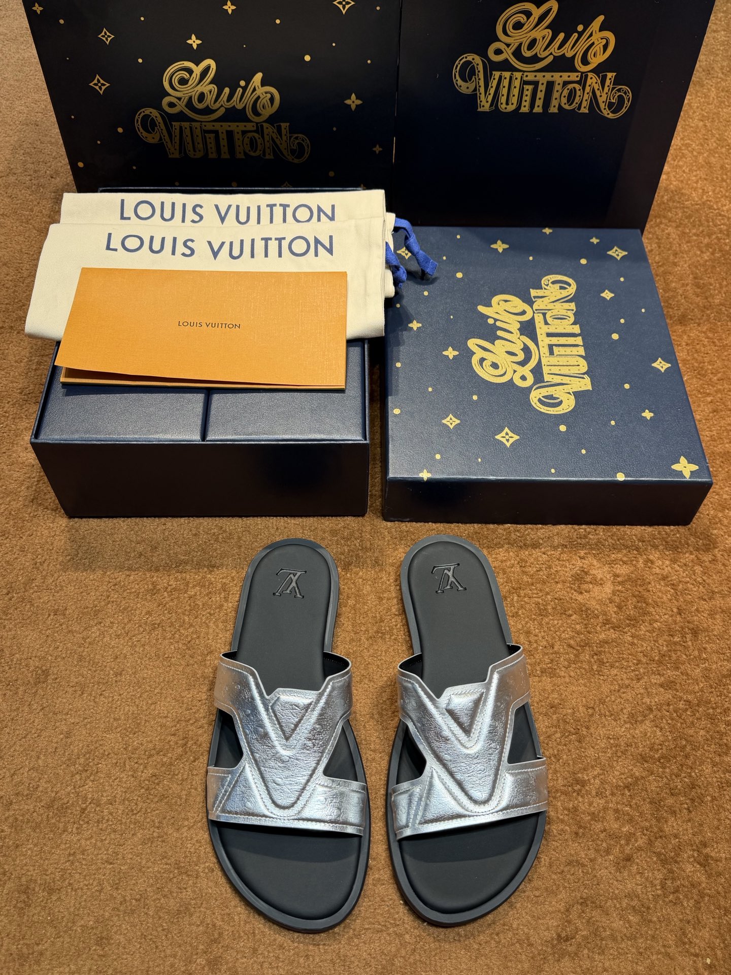 LV Style Canvas Men's Shoes style reference detail image 1 from source 780905