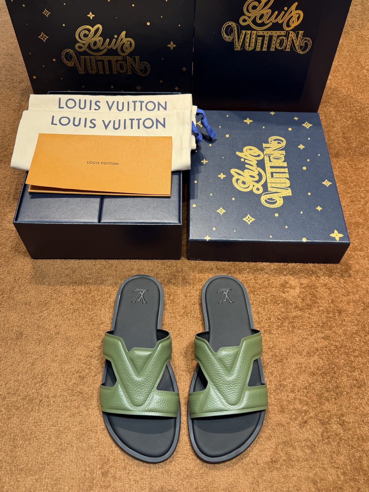 LV Style Canvas Men's Shoes style reference detail image 1 from source 780928