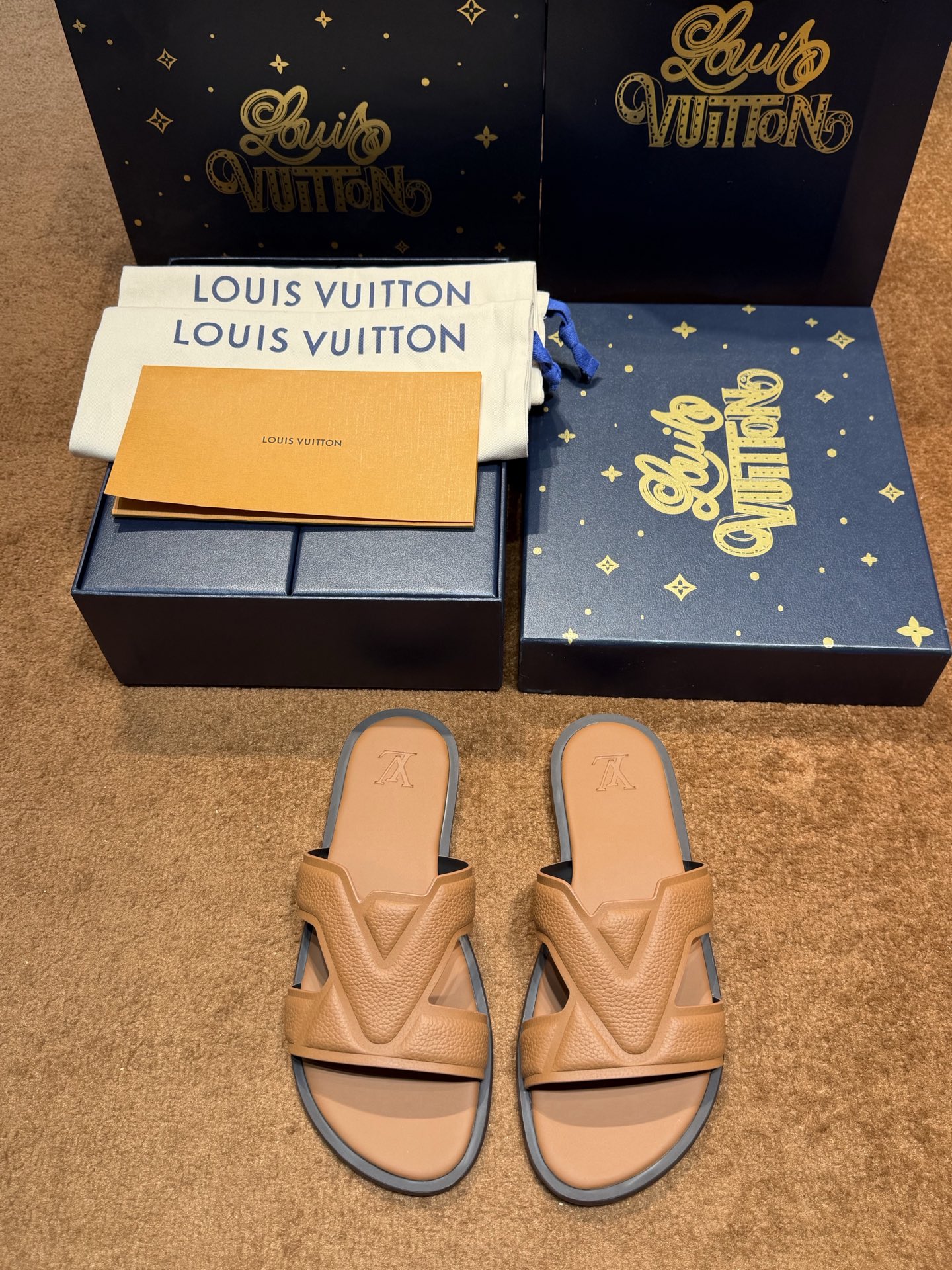 LV Style Canvas Men's Shoes style reference detail image 1 from source 780929