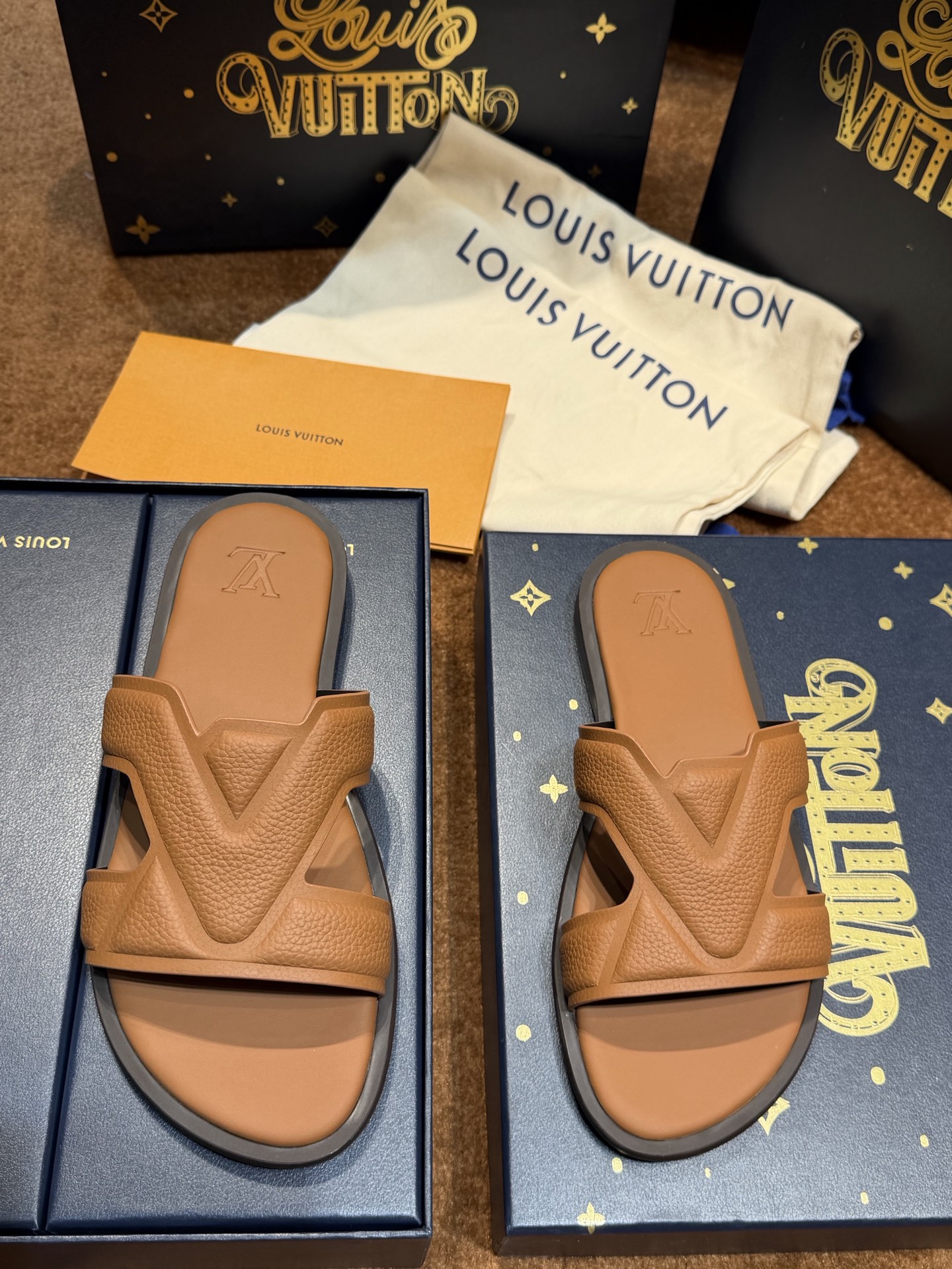 LV Style Canvas Men's Shoes style reference detail image 3 from source 780929