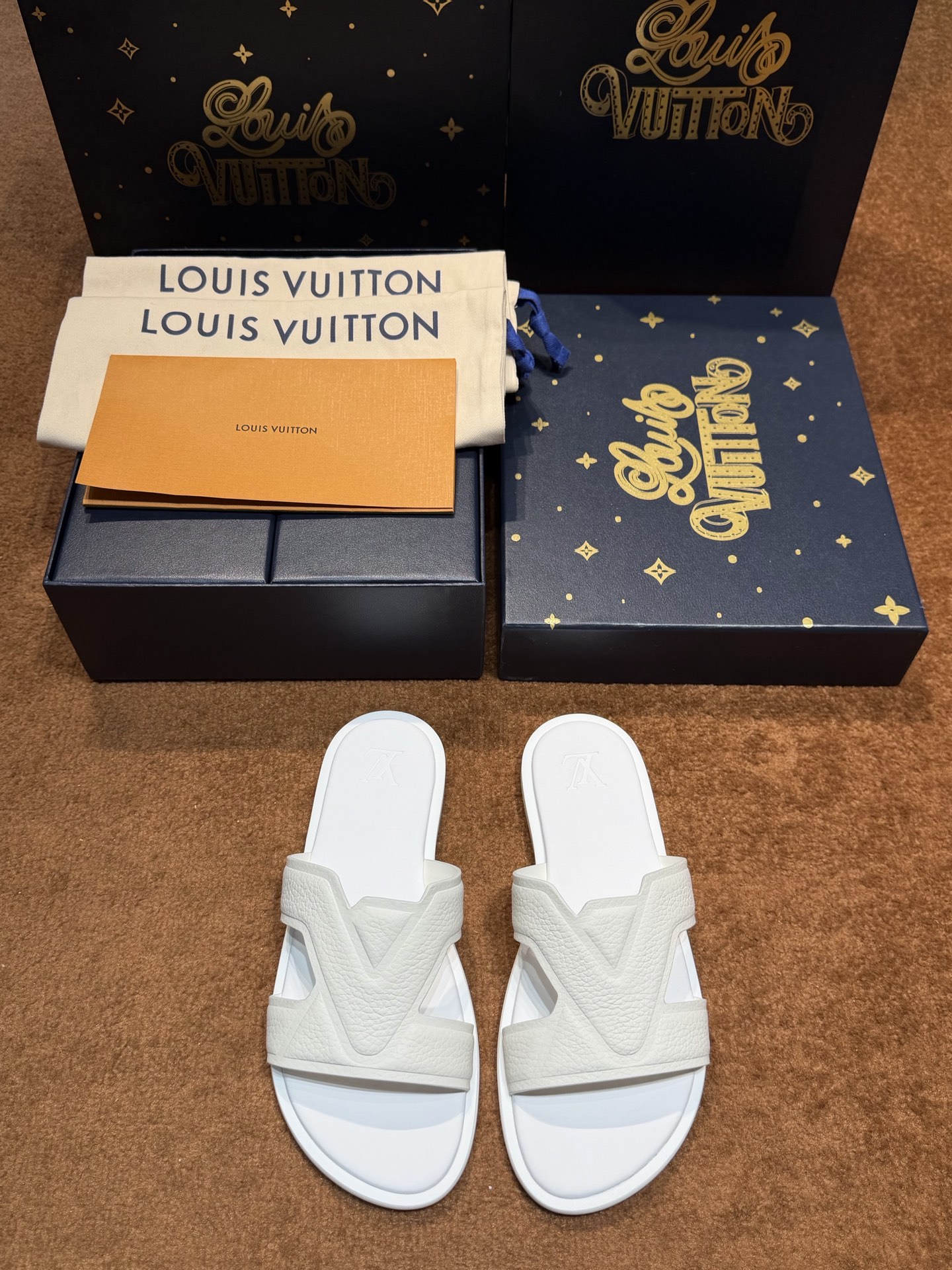 LV Style Canvas Men's Shoes style reference detail image 1 from source 780930