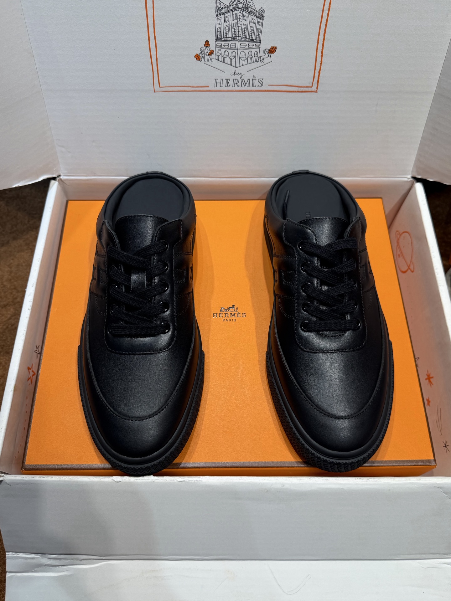 NO:886737,Hermes bouning men's sneakers - cowhide midsole. Original purchase, 11 replicas. If you want the top quality, these are your exclusive suede goatskin and calfskin sneakers. The lightweight sole is decorated with contrasting patterns to create a versatile fashion style. Includes a second pair of laces. White rubber sole. Black rubber inlay at the front and hurricane gray rubber inlay at the rear. Hurricane gray lambskin insole and lining. Sole height is 4 cm. Comes with an extra pair of laces. Comes with official ZP outer packaging box.  Size: 39-44 (38.45.46 customized) (Special remarks: solid color sole), hermes, sneakers, cowhide, sheepskin, chamois leather19860909Hermes bouning男士运动鞋-牛皮中底 原版购入,11复刻,想要顶级的这就是你的专属 麂皮山羊皮和小牛皮运动鞋. 轻盈鞋底装饰撞色图案,打造百搭时尚风格.包含第二副鞋带. 白色橡胶鞋底 前端黑色橡胶嵌饰,后端飓风灰橡胶嵌饰 飓风灰羊羔皮内底和内衬 鞋底高度4厘米,配多一副鞋带,配官方ZP外包装盒 Size:39-44（38.45.46定做）（特别备注 纯色系鞋底）,,hermes,sneakers,cowhide,sheepskin,chamois leather,Men's shoes