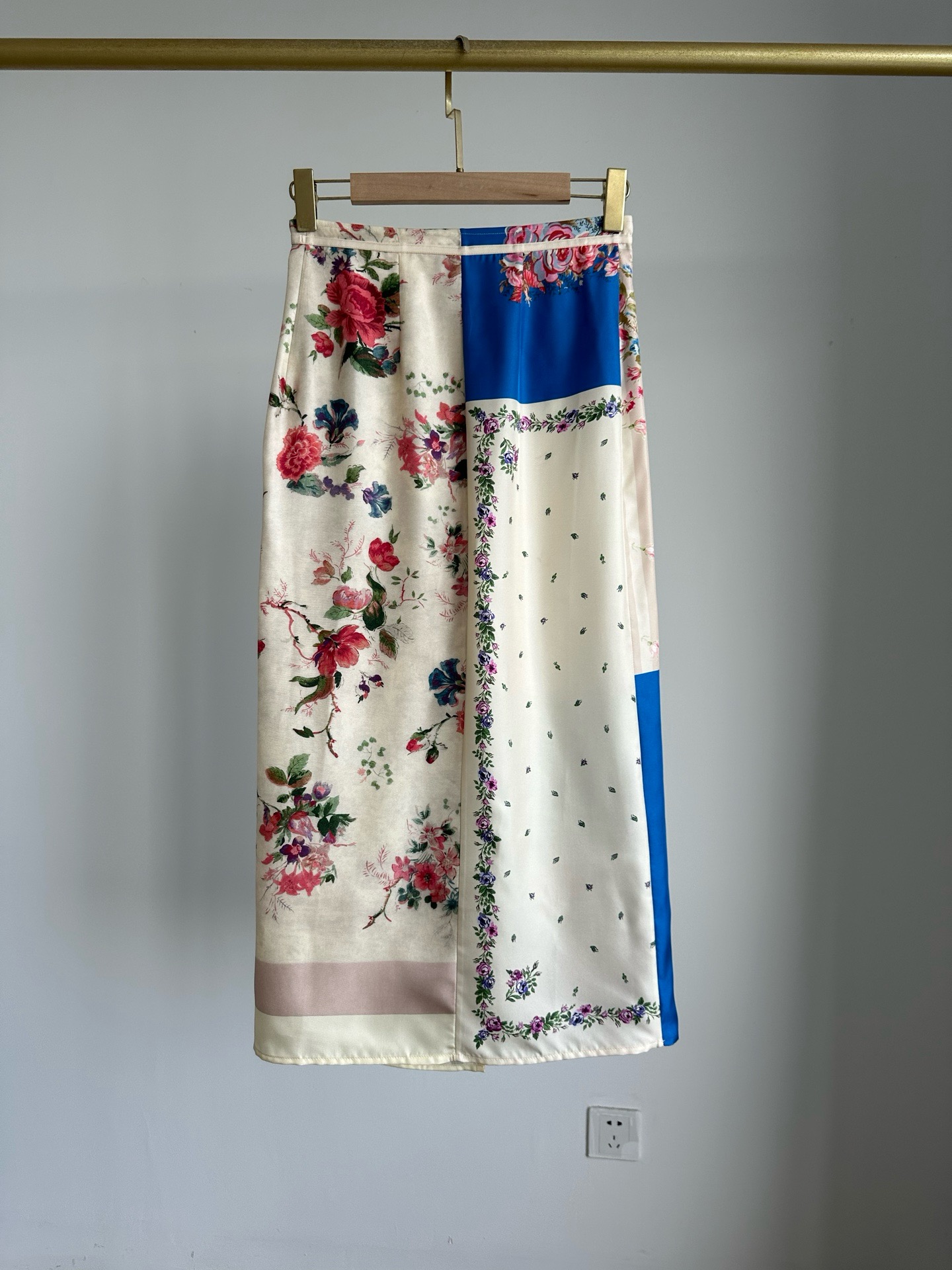 MaxMara Weekend Printed Silk Skirt - Geometric Design, Summer Collection 4 i1745993725198 1677 0 2