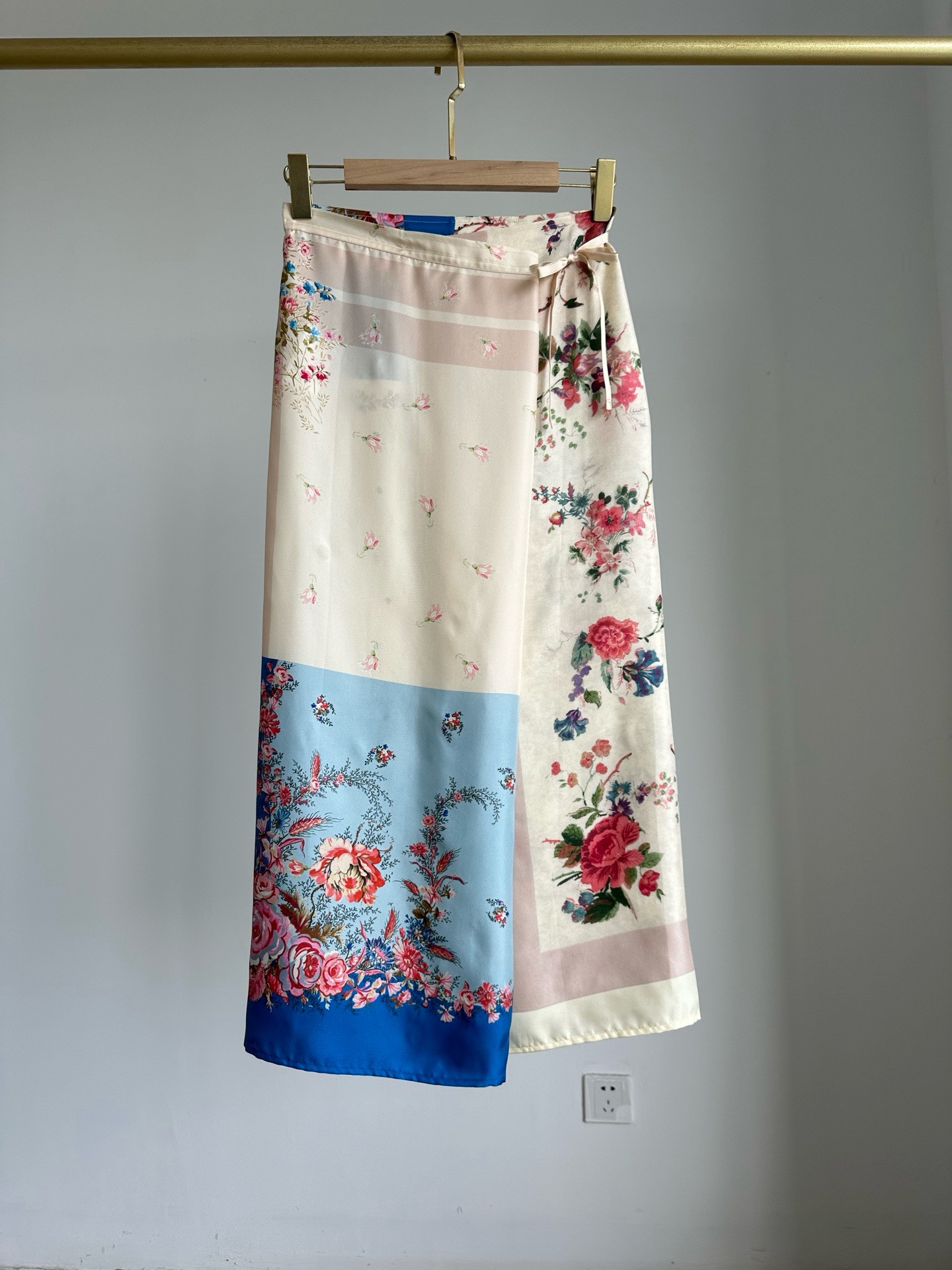 MaxMara Weekend Printed Silk Skirt - Geometric Design, Summer Collection 3 i1745993726850 3997 0 1