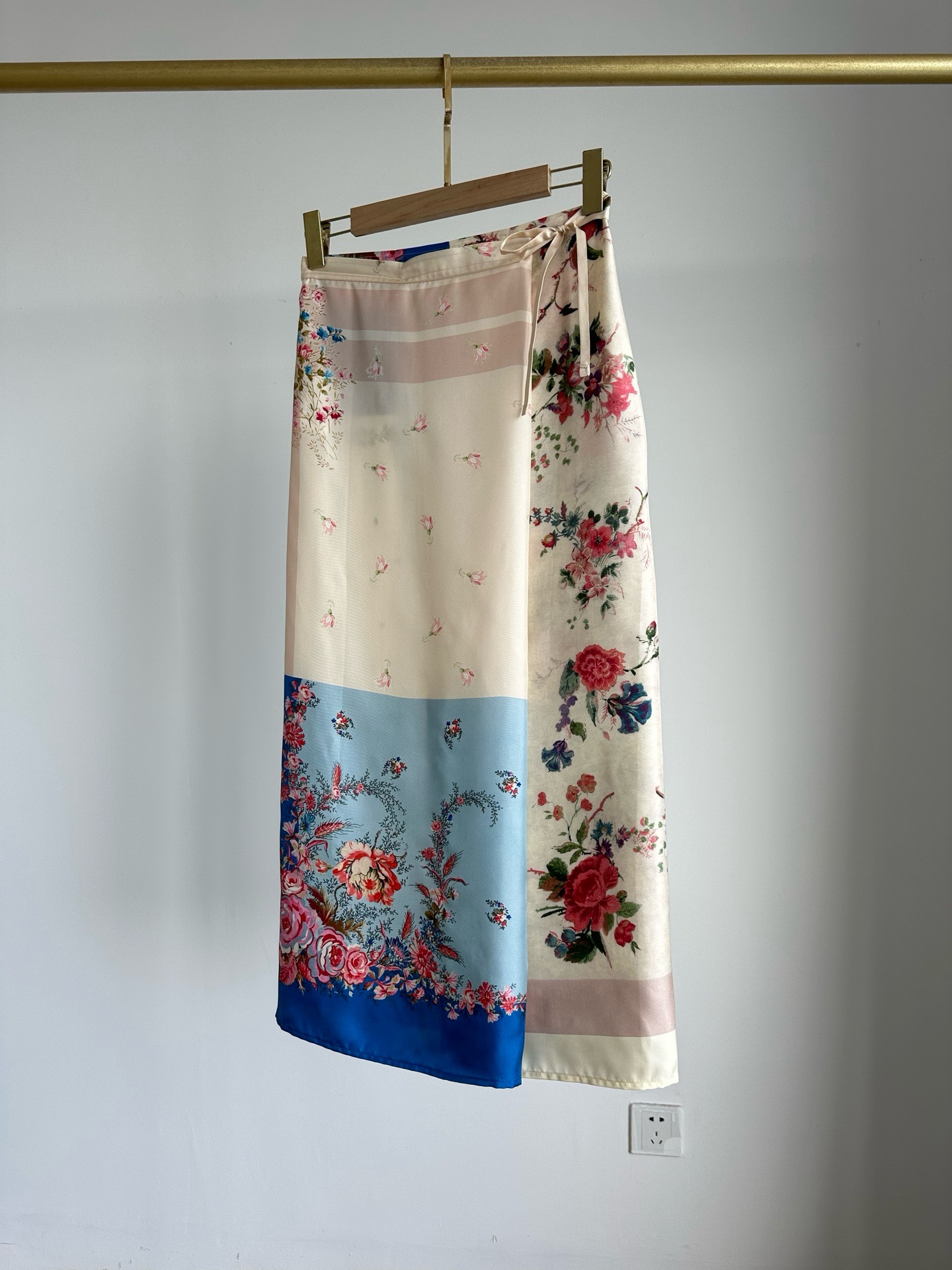 MaxMara Weekend Printed Silk Skirt - Geometric Design, Summer Collection 5 i1745993726855 2243 0 3