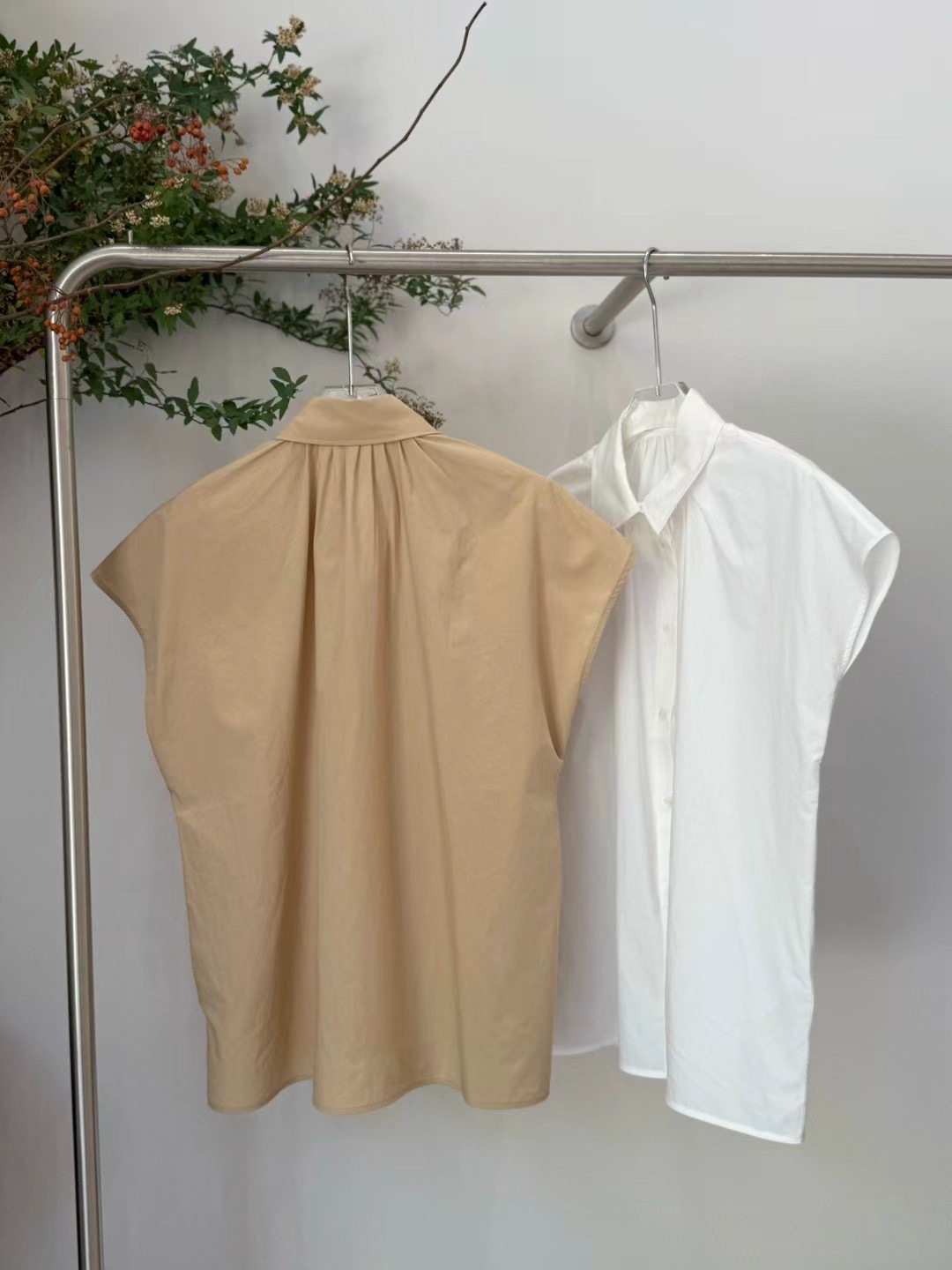 MaxMara Sleeveless Blouse: Slim Fit, Ruffled Detail, Button Closure, Solid Color 8 i1746259907860 6523 0 6