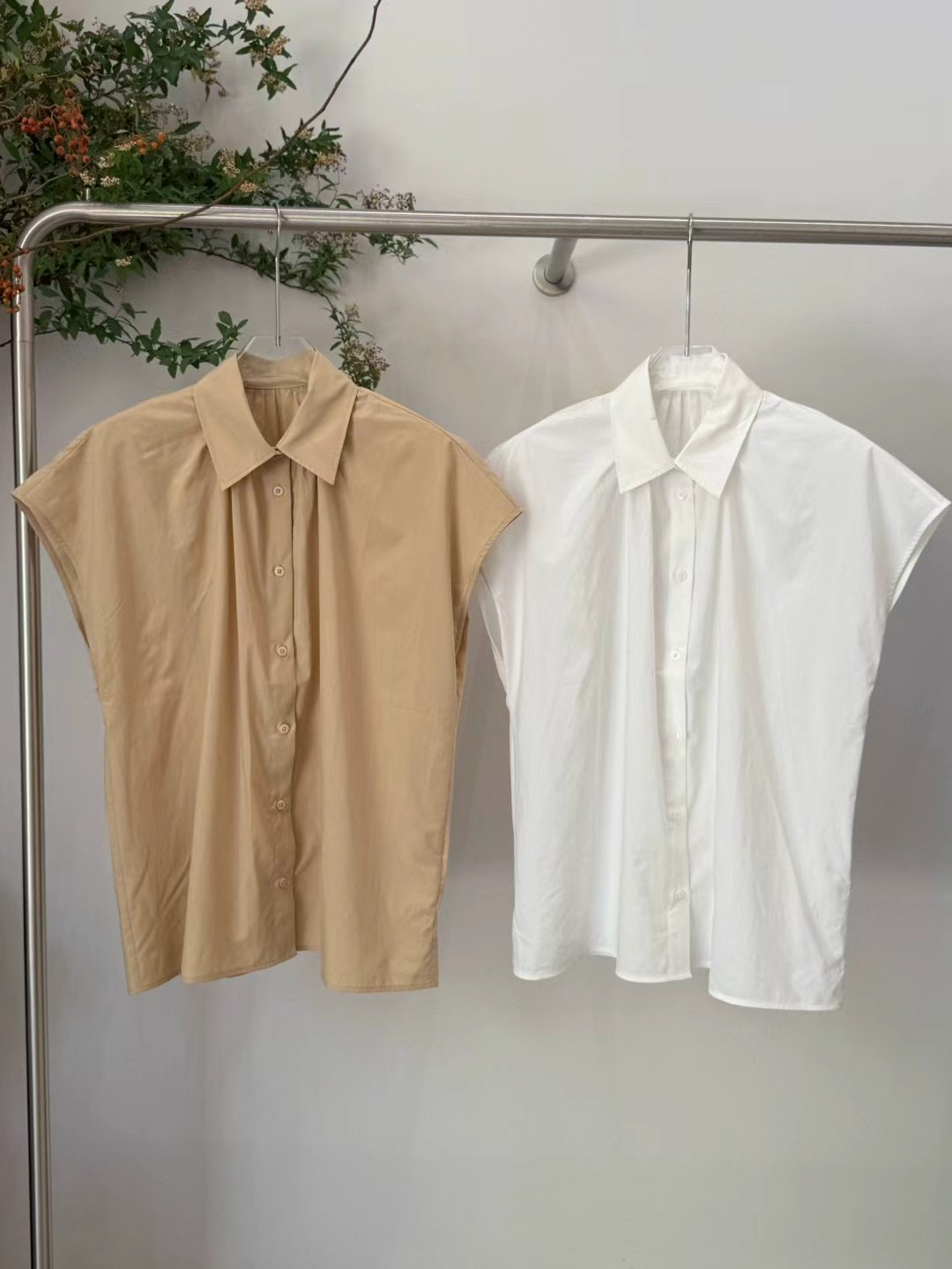 MaxMara Sleeveless Blouse: Slim Fit, Ruffled Detail, Button Closure, Solid Color 7 i1746259908882 4444 0 5